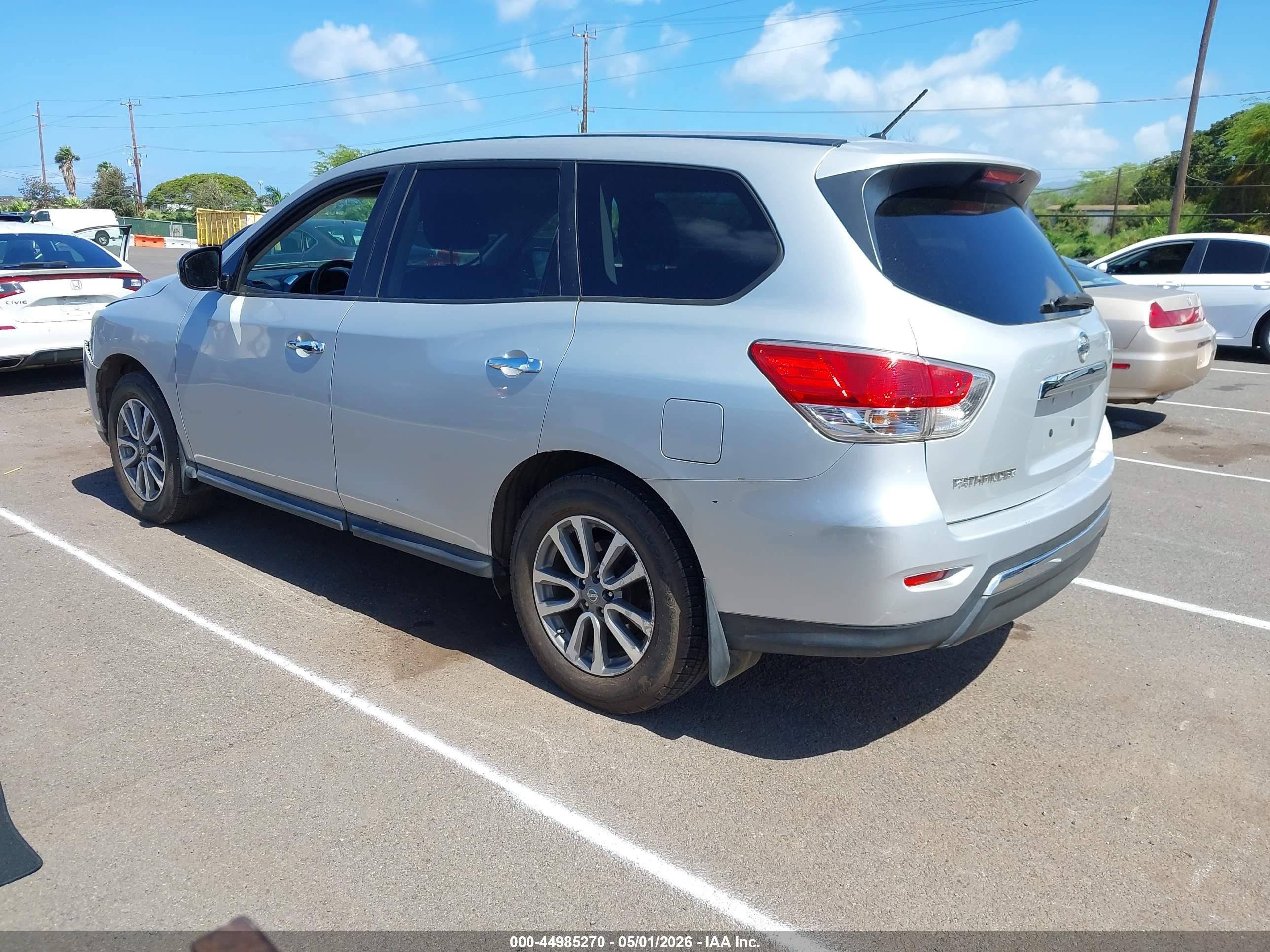 2014 Nissan Pathfinder S Silver vin: 5N1AR2MN0EC706513