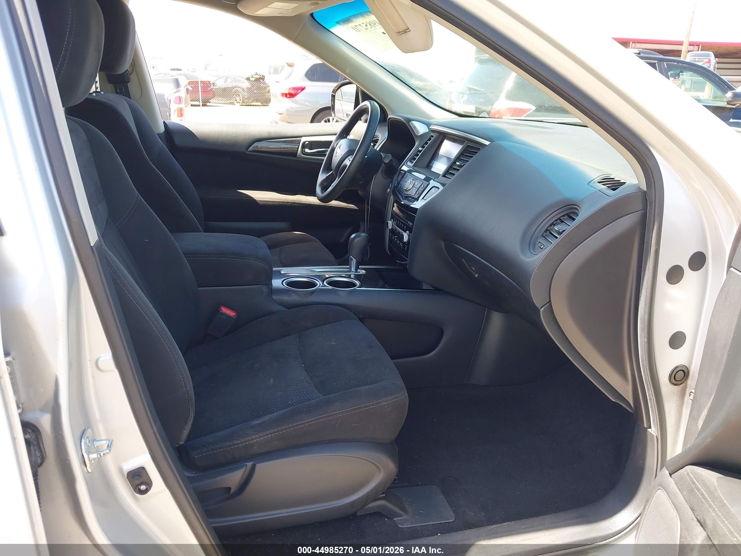 2014 Nissan Pathfinder S Silver vin: 5N1AR2MN0EC706513