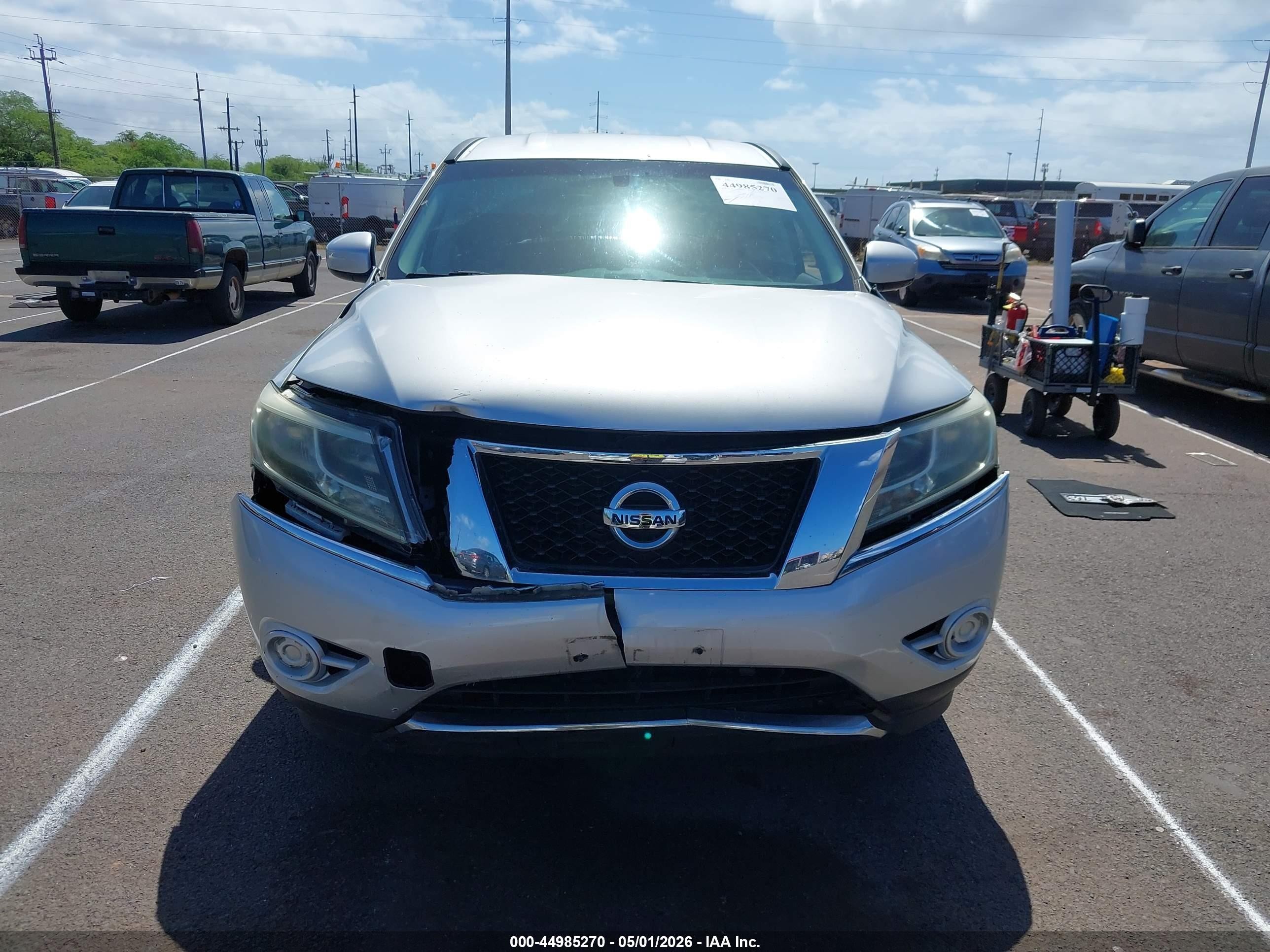 2014 Nissan Pathfinder S Silver vin: 5N1AR2MN0EC706513