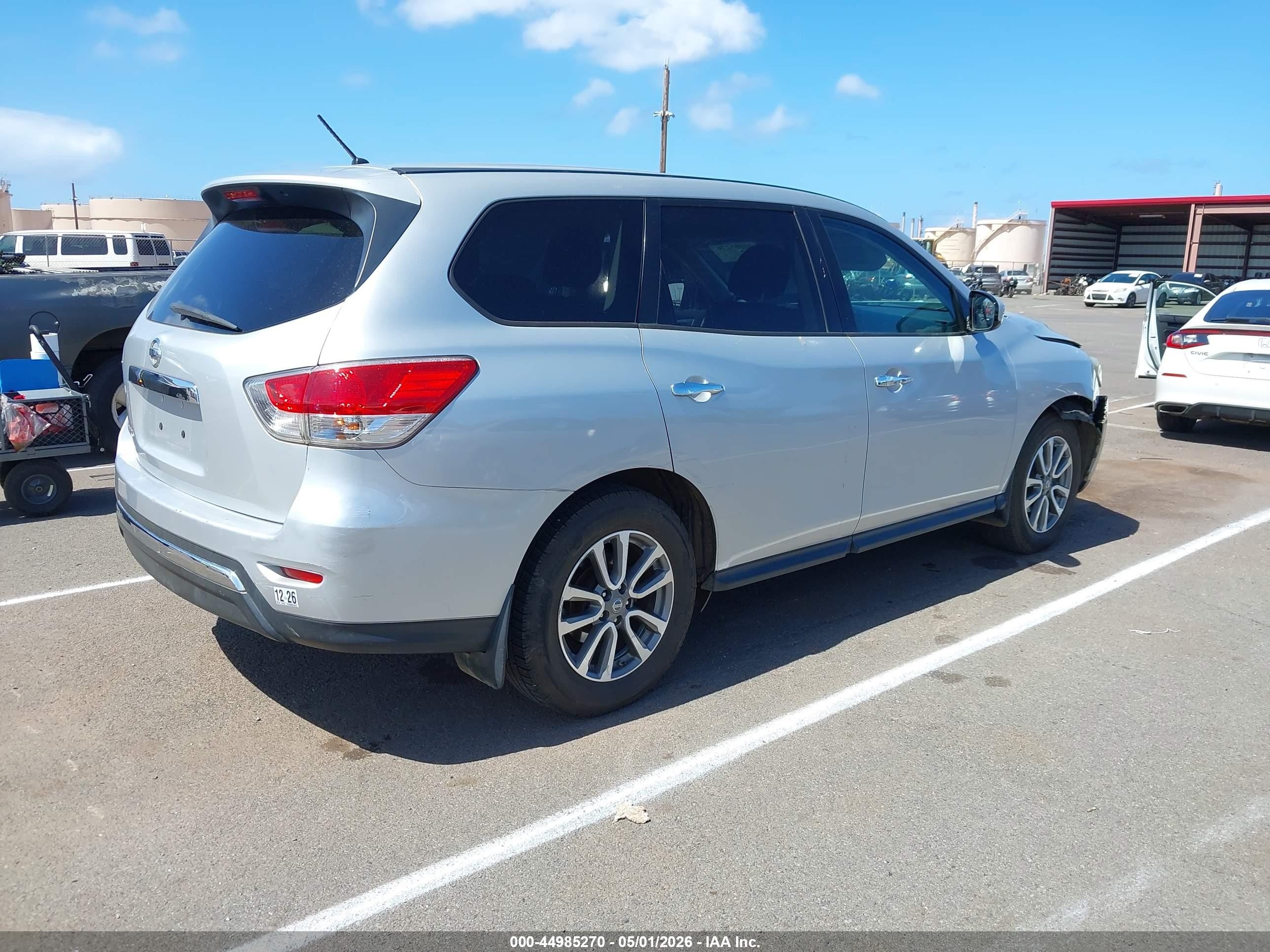 2014 Nissan Pathfinder S Silver vin: 5N1AR2MN0EC706513