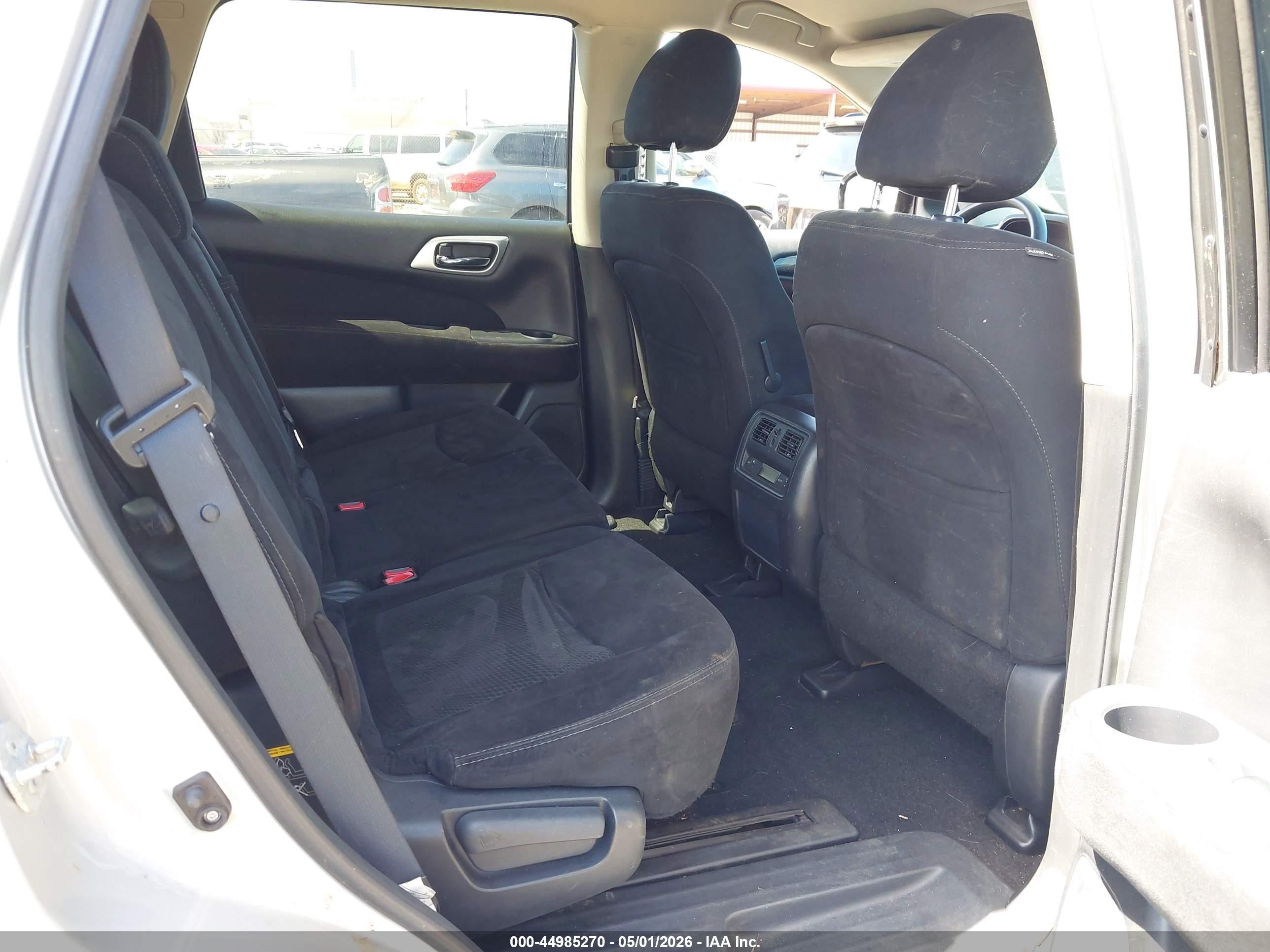 2014 Nissan Pathfinder S Silver vin: 5N1AR2MN0EC706513