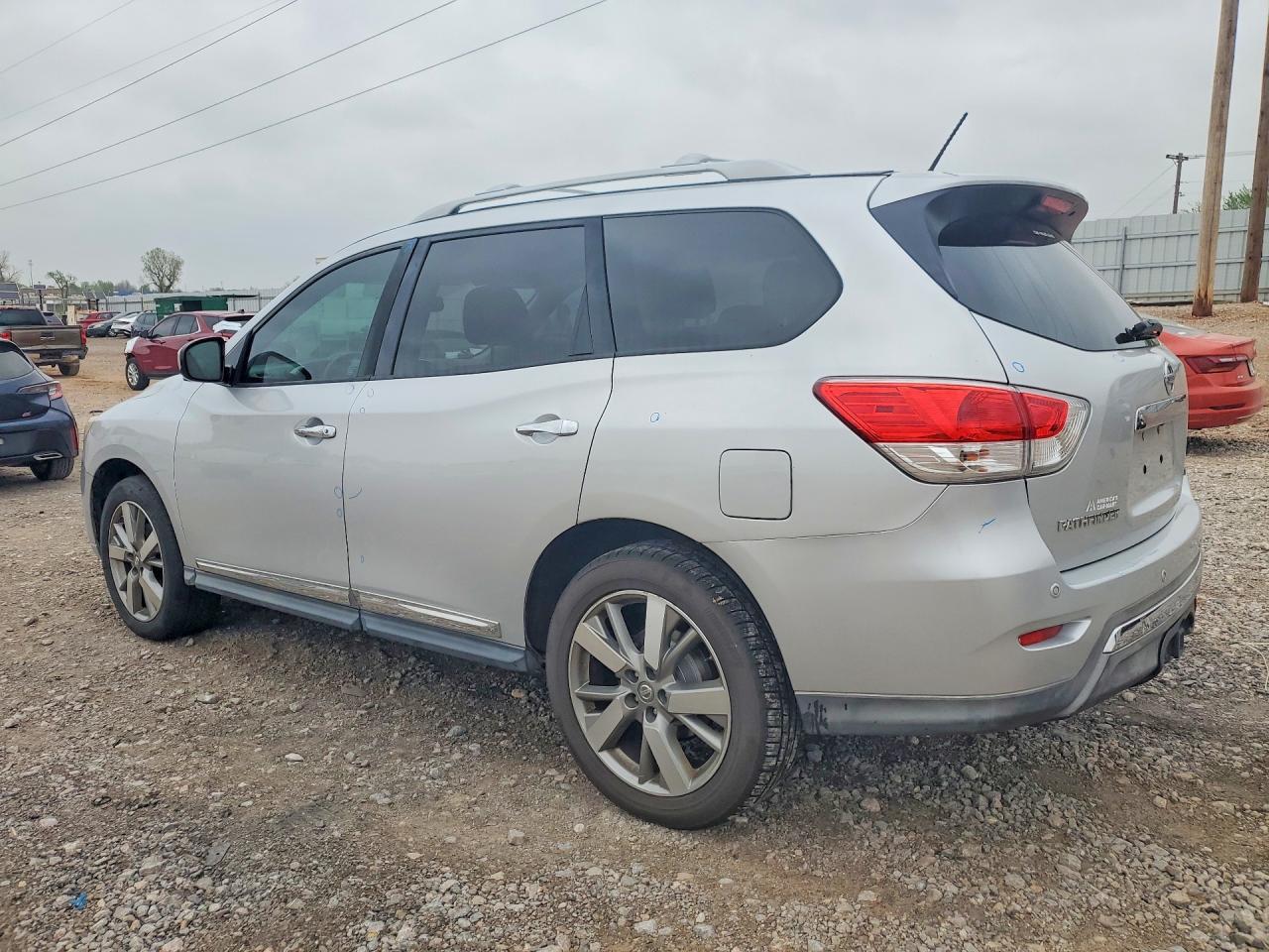 2013 Nissan Pathfinder S Silver vin: 5N1AR2MN1DC653206