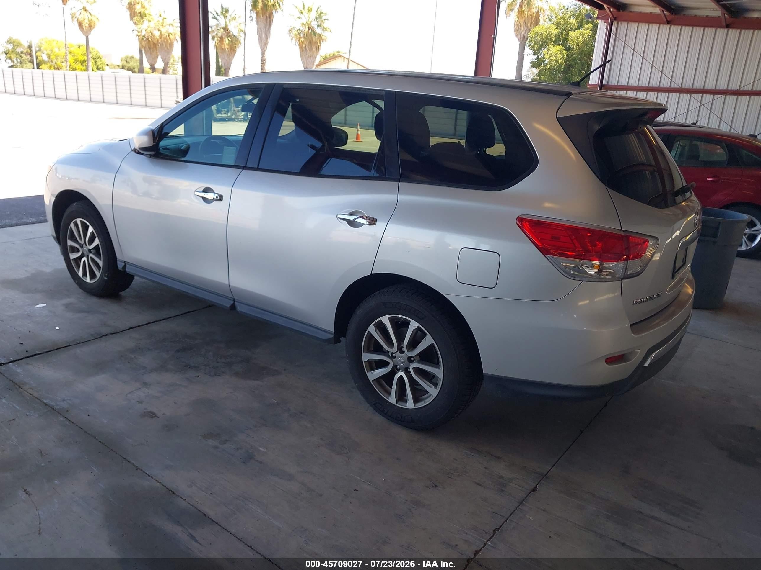 2013 Nissan Pathfinder S Silver vin: 5N1AR2MN1DC656882