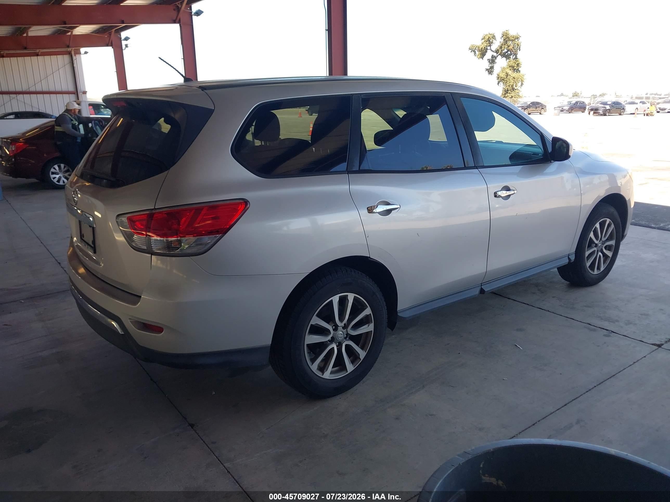 2013 Nissan Pathfinder S Silver vin: 5N1AR2MN1DC656882