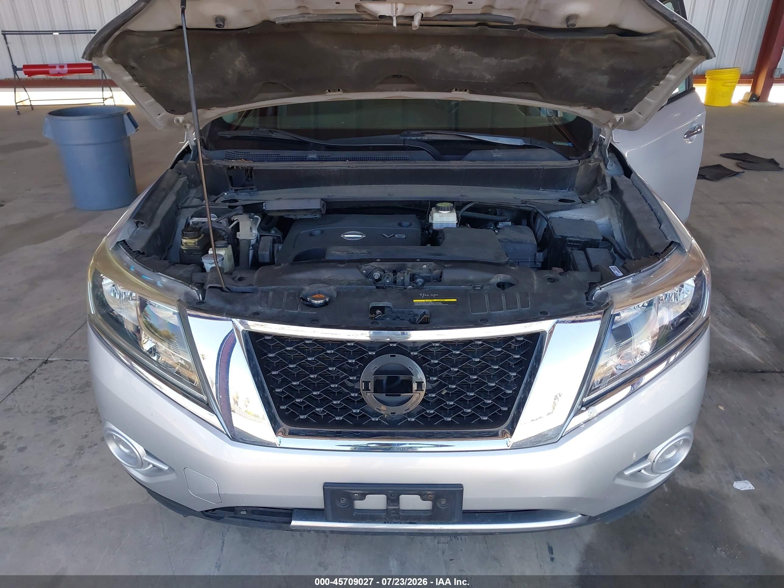 2013 Nissan Pathfinder S Silver vin: 5N1AR2MN1DC656882