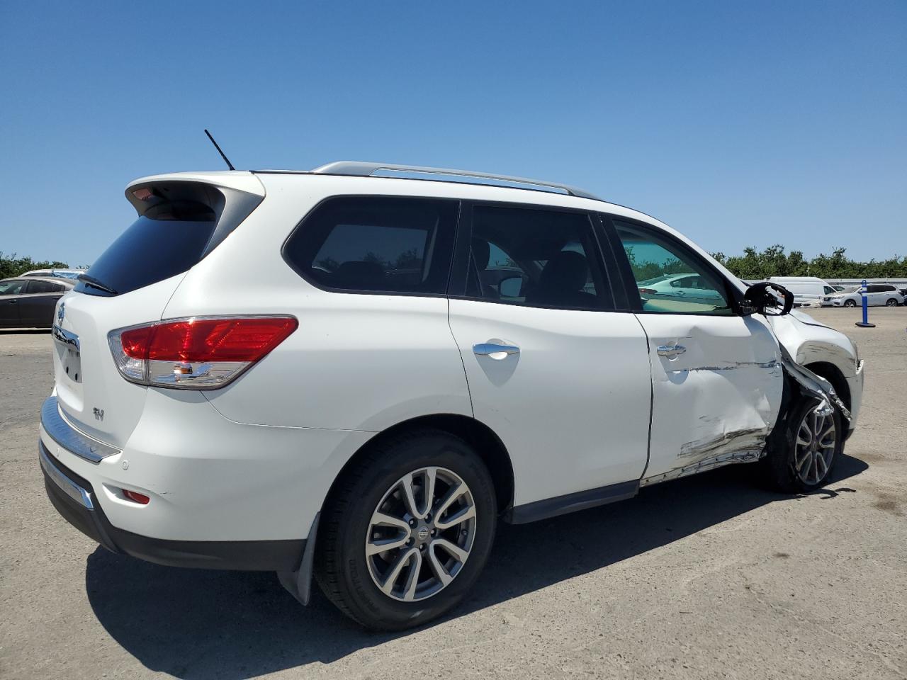 2013 Nissan Pathfinder S   White vin: 5N1AR2MN1DC666408