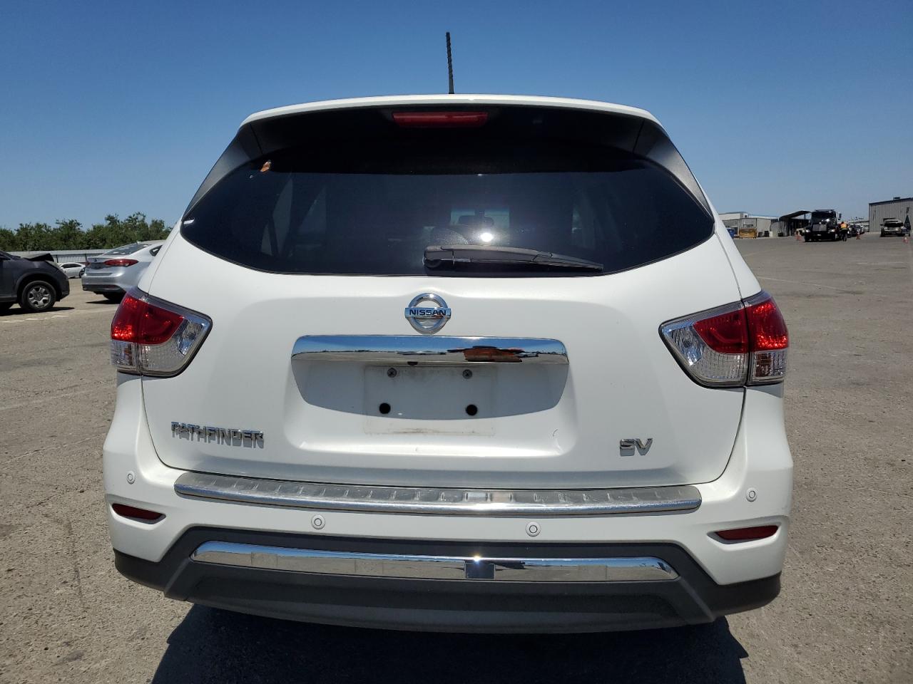 2013 Nissan Pathfinder S   White vin: 5N1AR2MN1DC666408