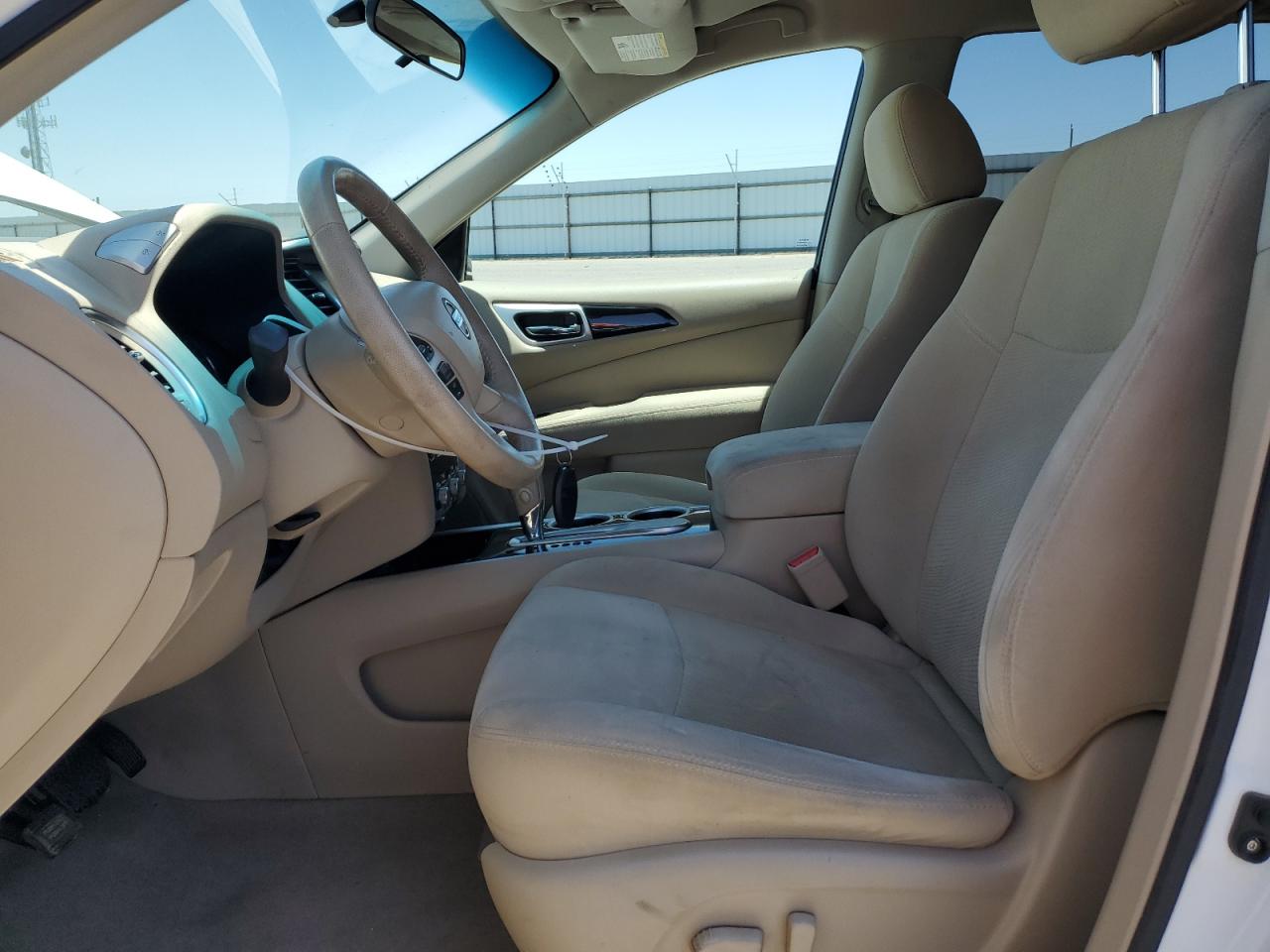 2013 Nissan Pathfinder S   White vin: 5N1AR2MN1DC666408