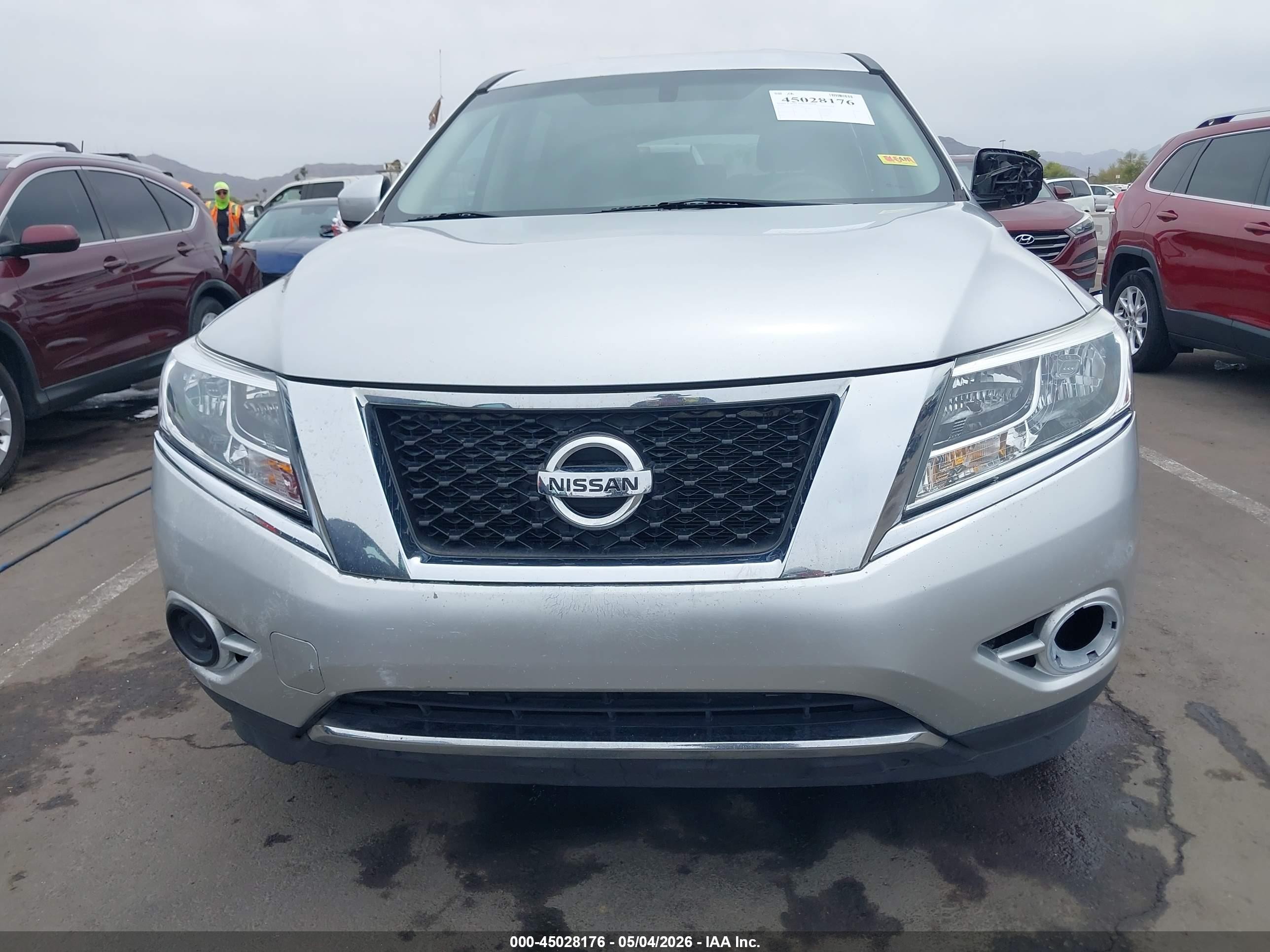 2014 Nissan Pathfinder S Silver vin: 5N1AR2MN1EC629263