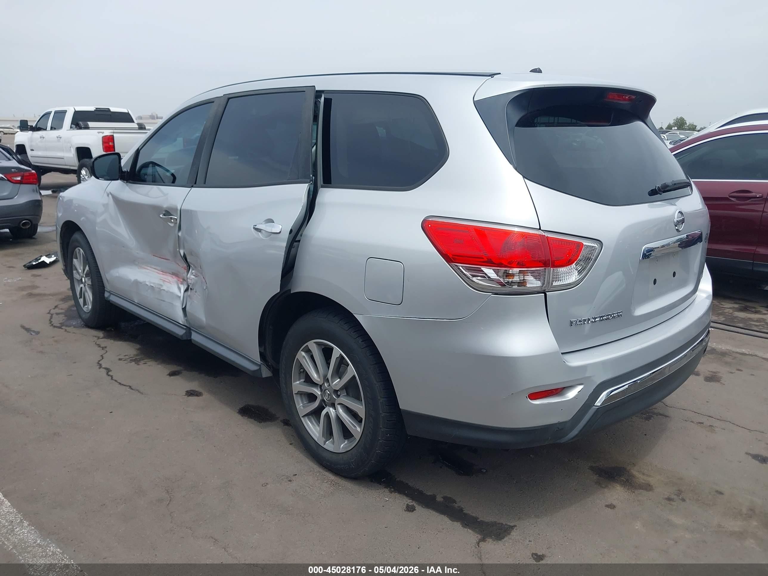 2014 Nissan Pathfinder S Silver vin: 5N1AR2MN1EC629263