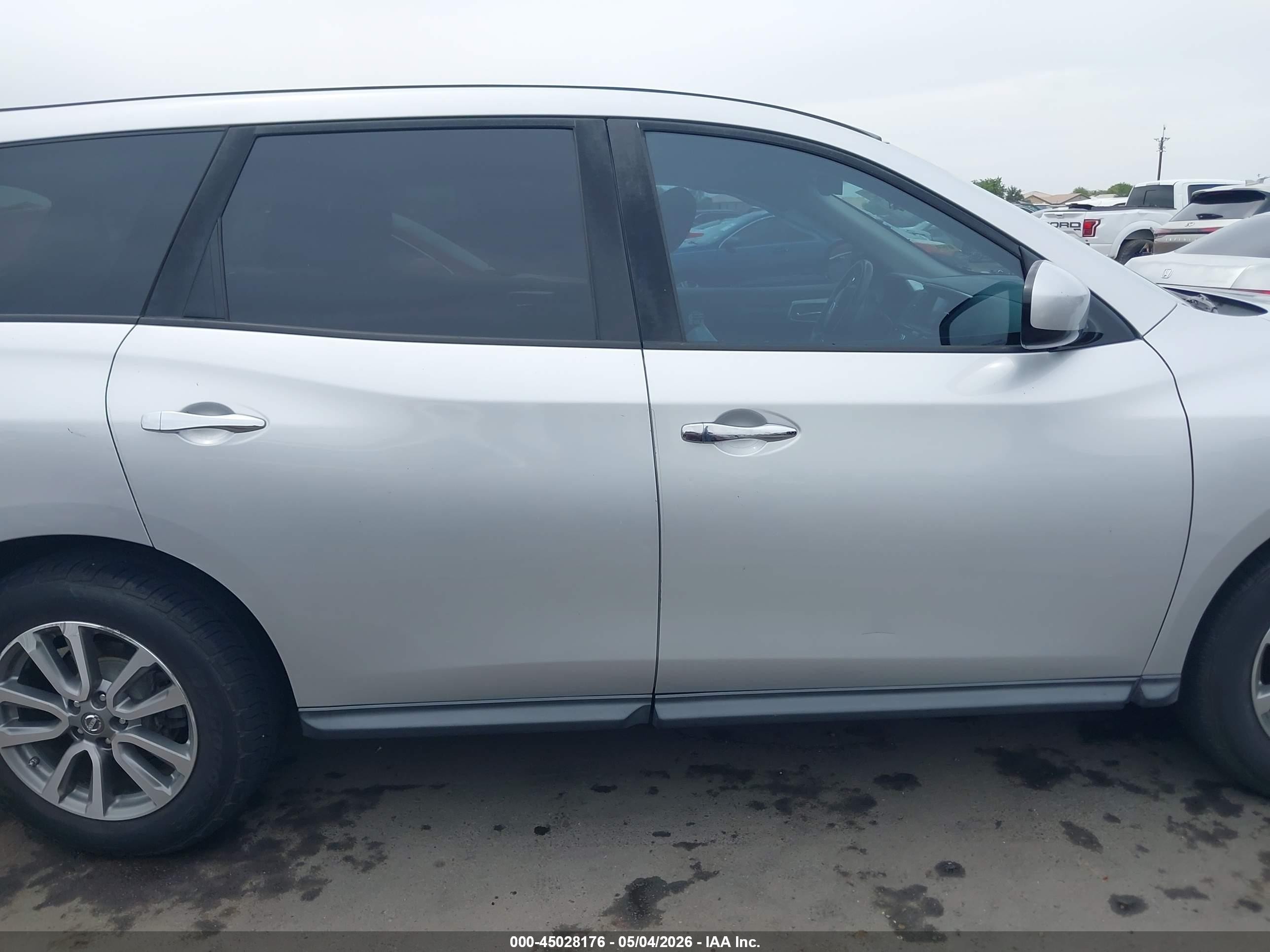 2014 Nissan Pathfinder S Silver vin: 5N1AR2MN1EC629263