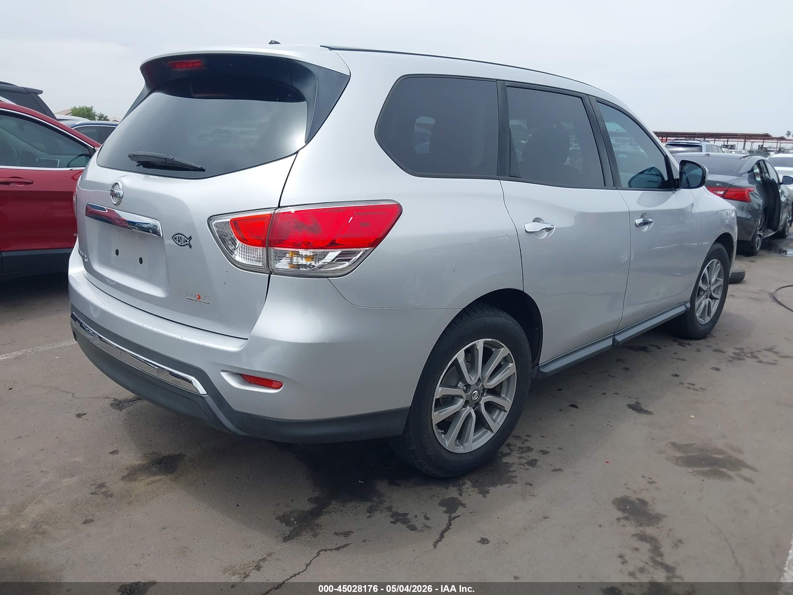 2014 Nissan Pathfinder S Silver vin: 5N1AR2MN1EC629263