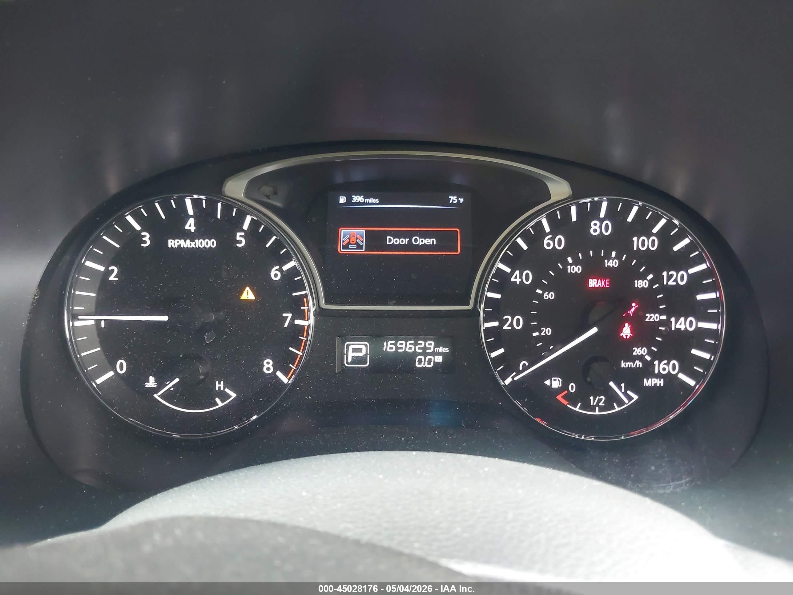 2014 Nissan Pathfinder S Silver vin: 5N1AR2MN1EC629263