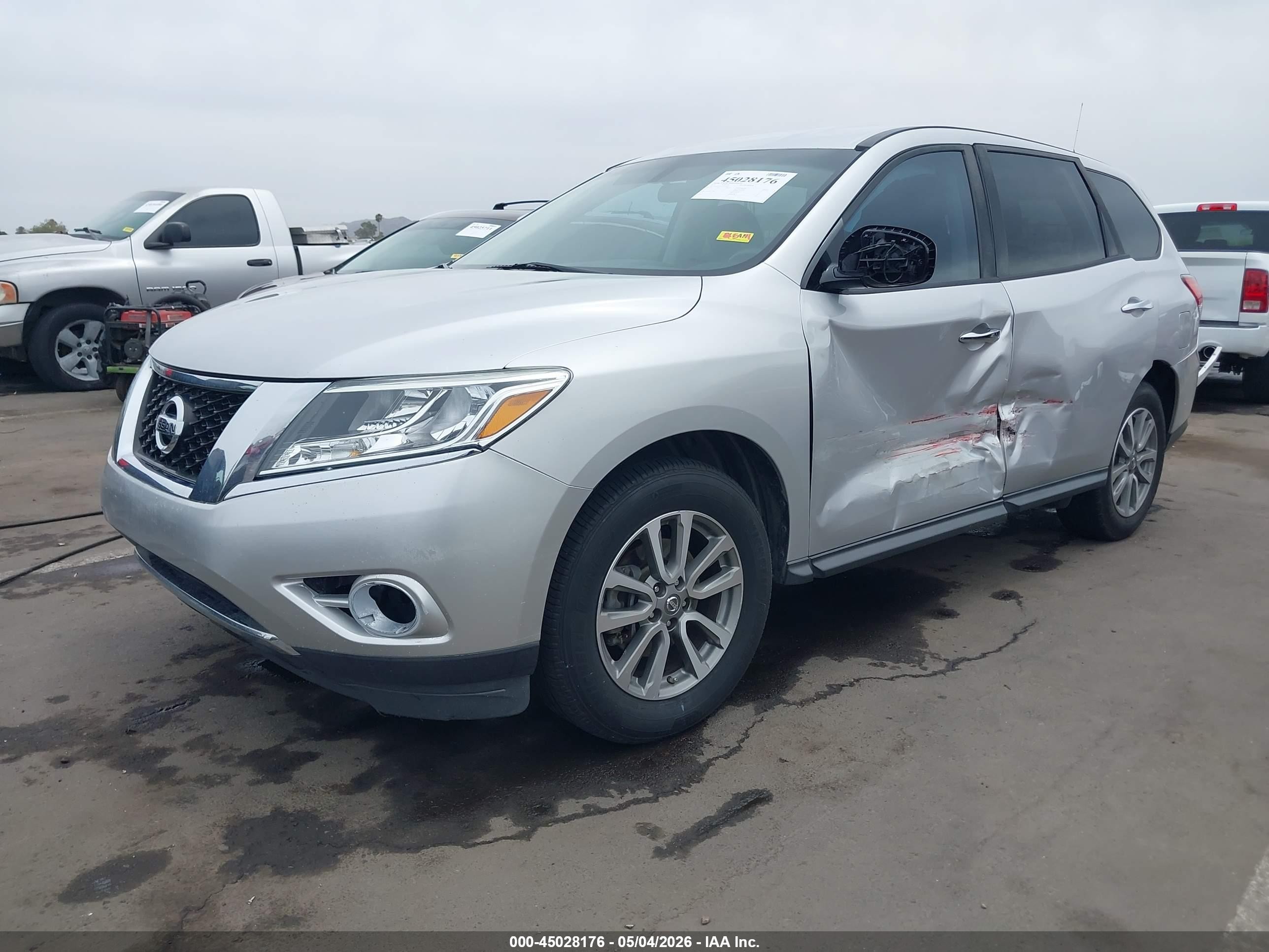 2014 Nissan Pathfinder S Silver vin: 5N1AR2MN1EC629263