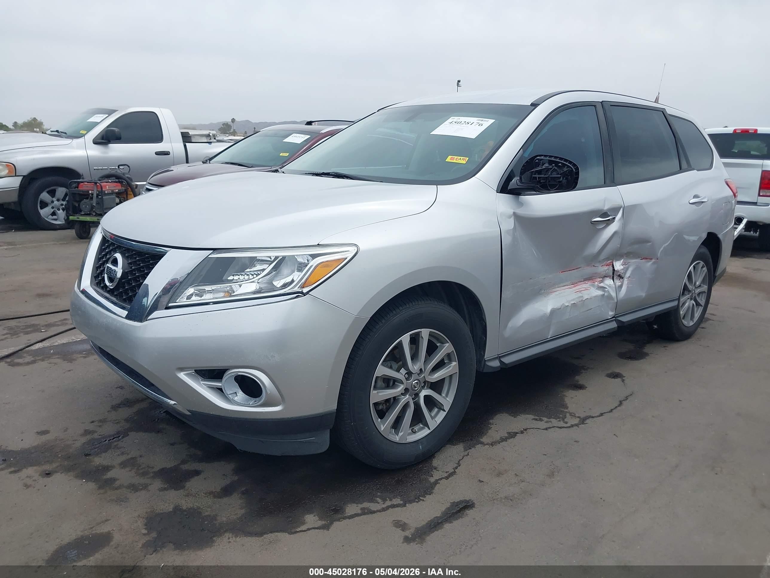 2014 Nissan Pathfinder S Silver vin: 5N1AR2MN1EC629263