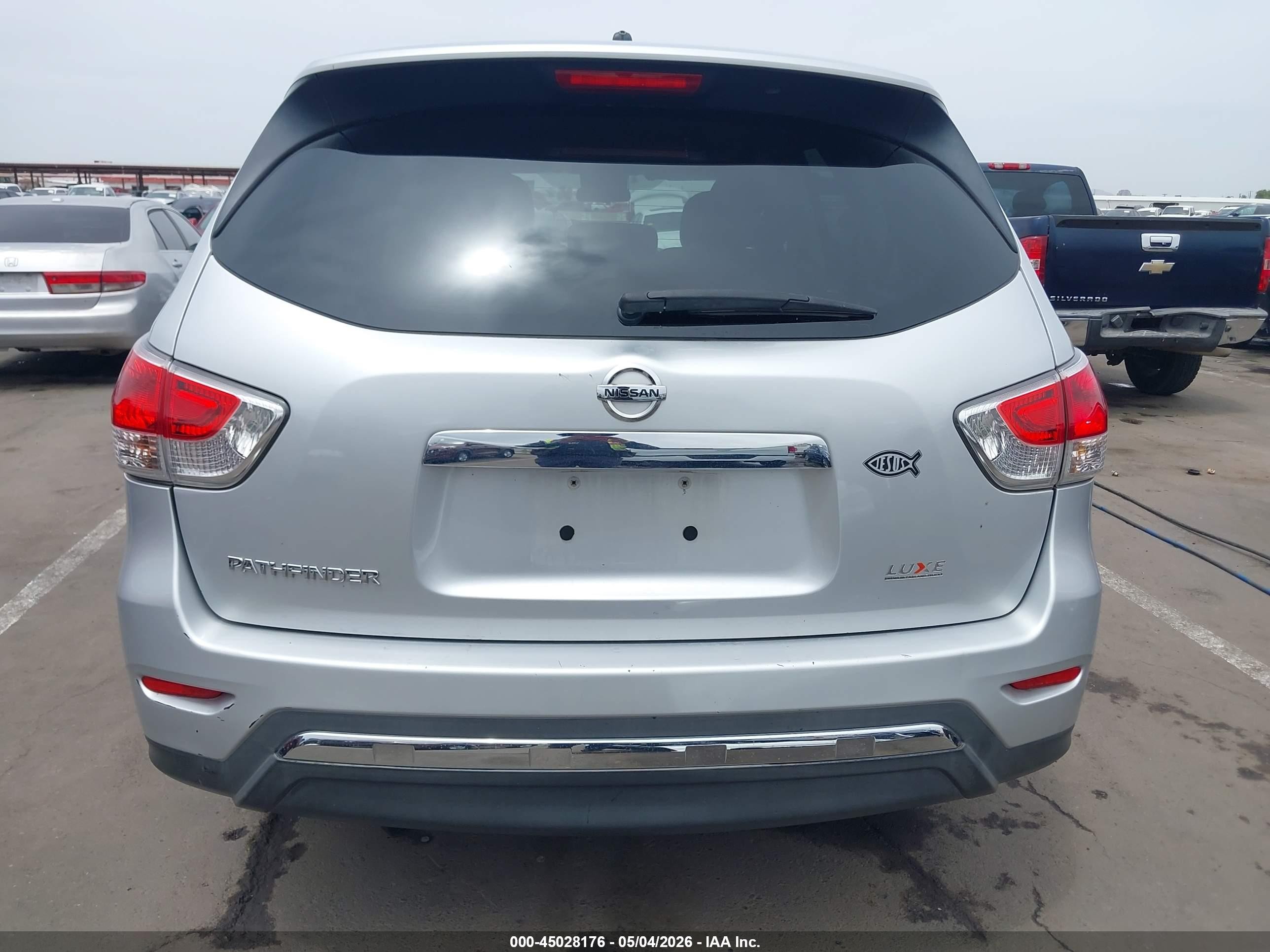 2014 Nissan Pathfinder S Silver vin: 5N1AR2MN1EC629263