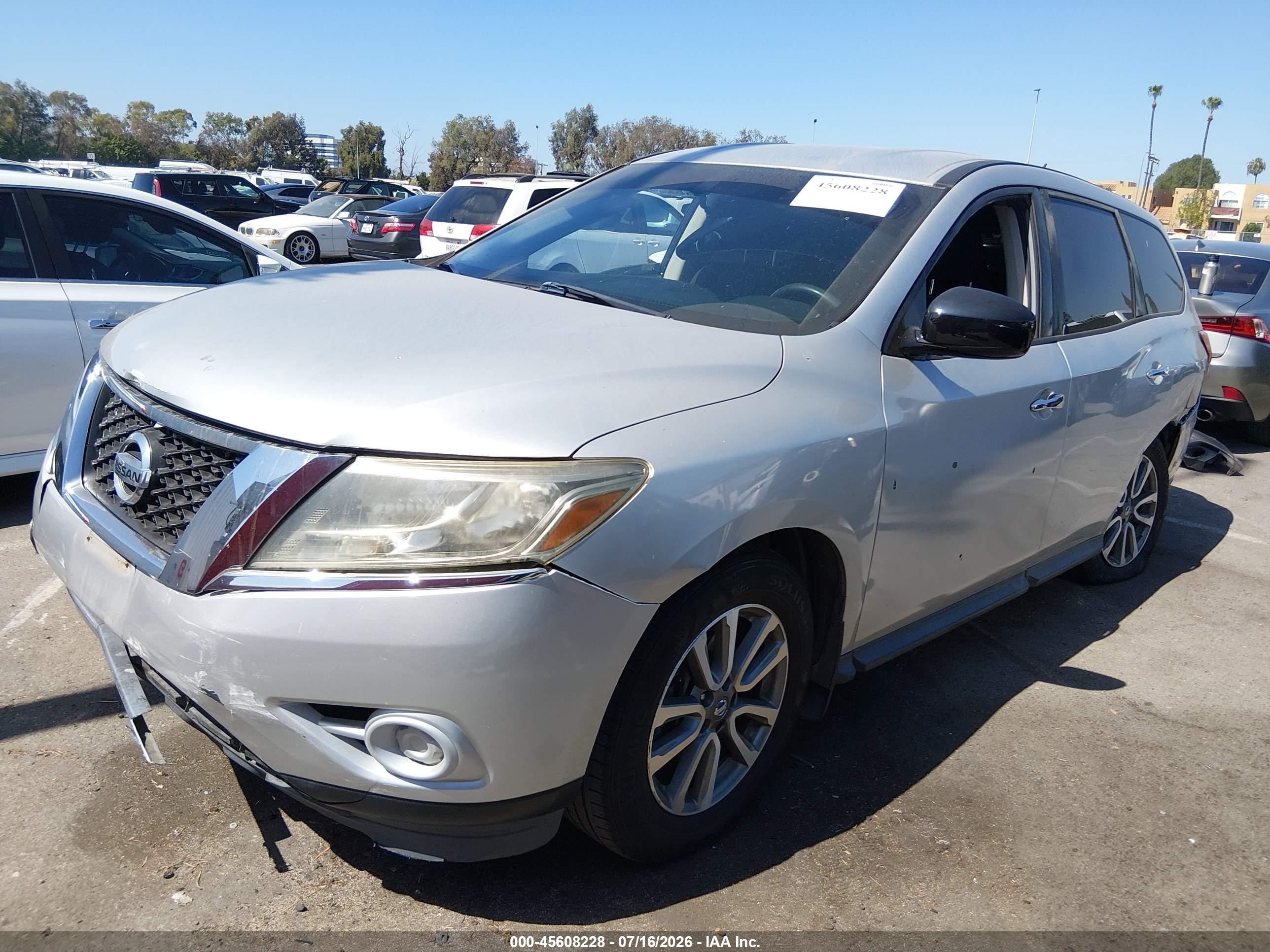 2014 Nissan Pathfinder S Silver vin: 5N1AR2MN1EC638447