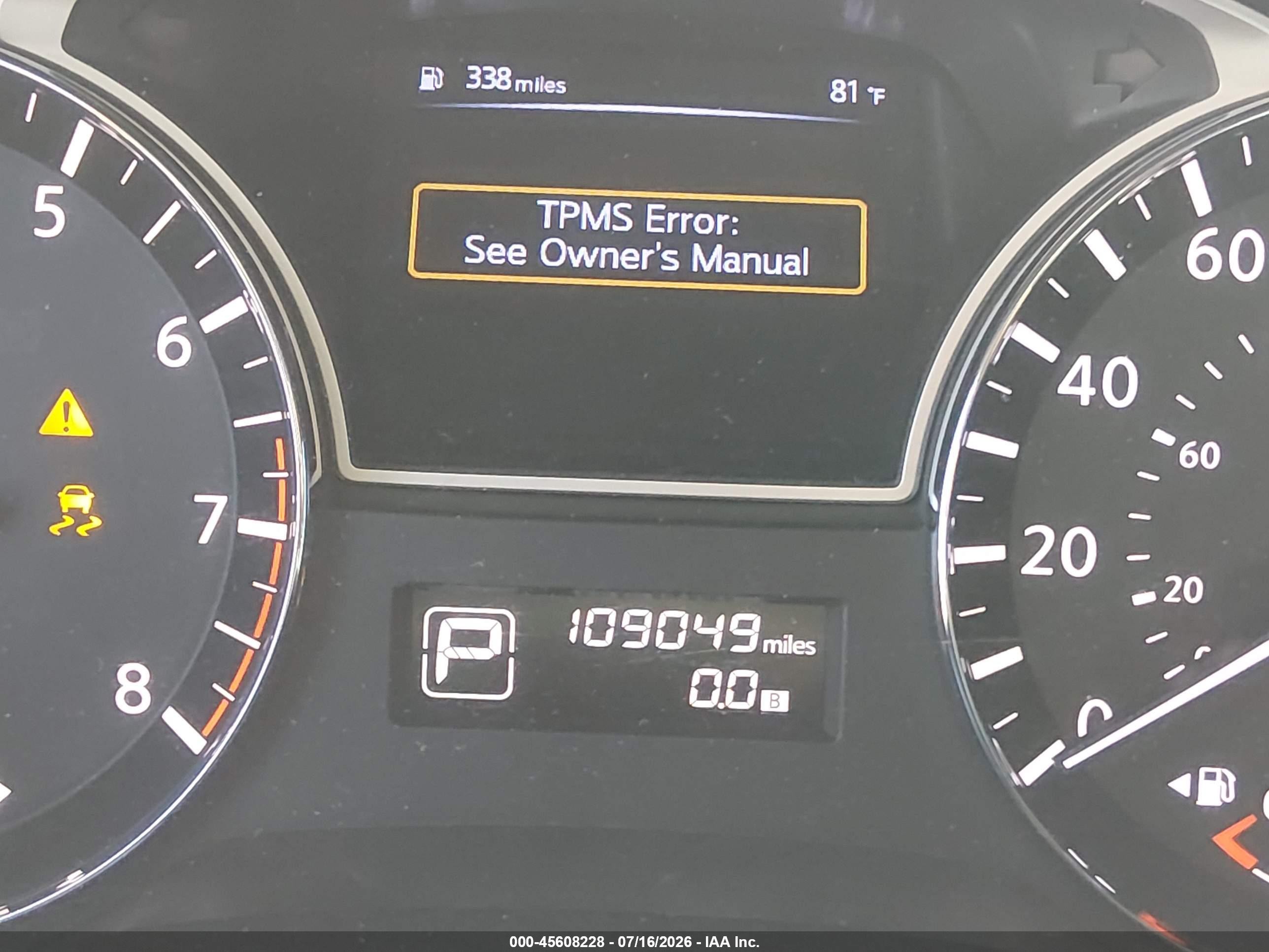 2014 Nissan Pathfinder S Silver vin: 5N1AR2MN1EC638447