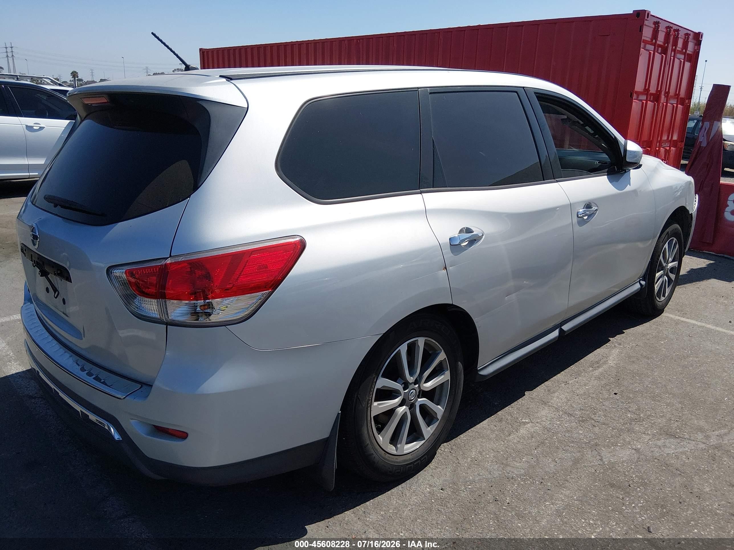 2014 Nissan Pathfinder S Silver vin: 5N1AR2MN1EC638447