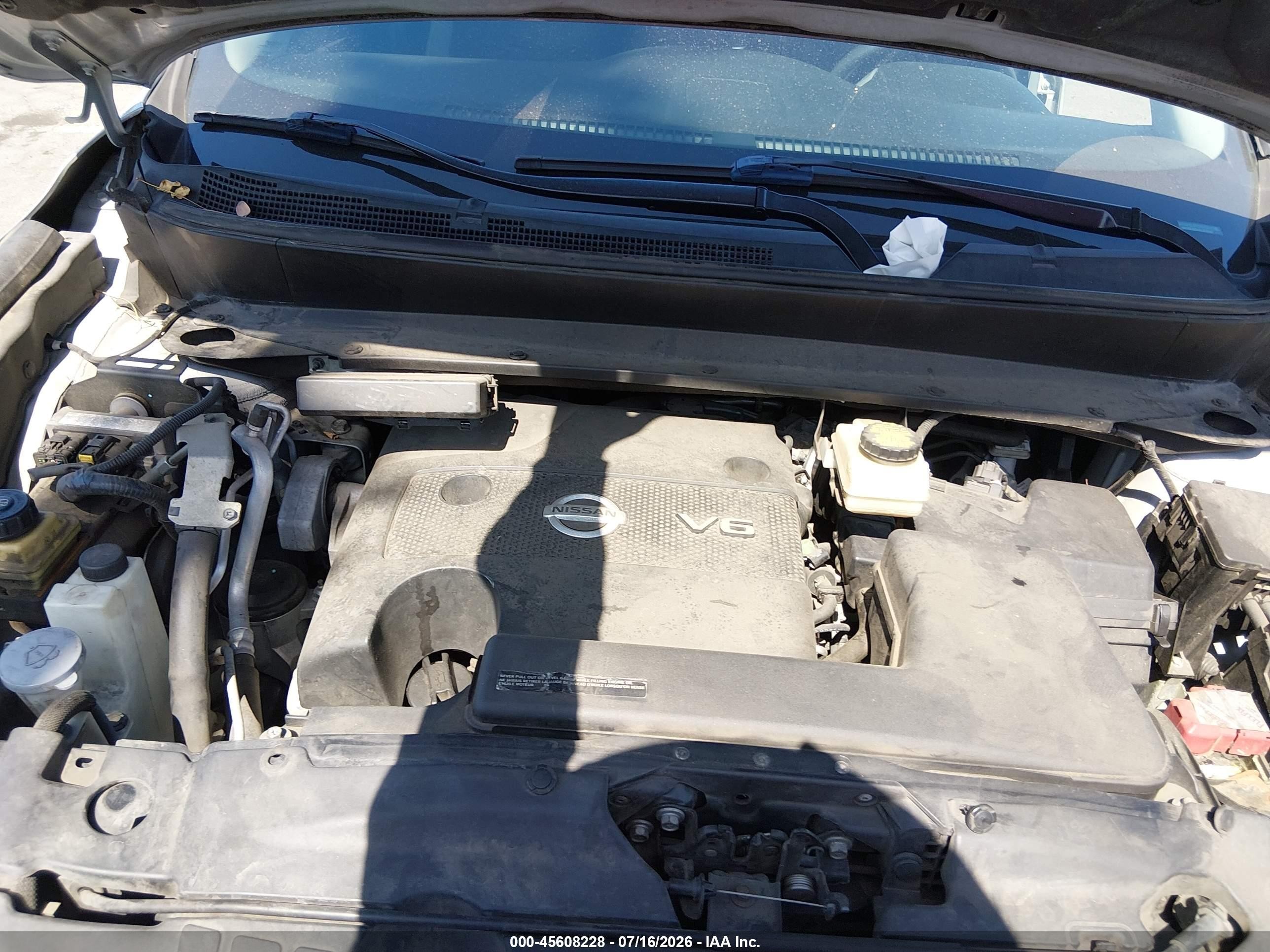 2014 Nissan Pathfinder S Silver vin: 5N1AR2MN1EC638447