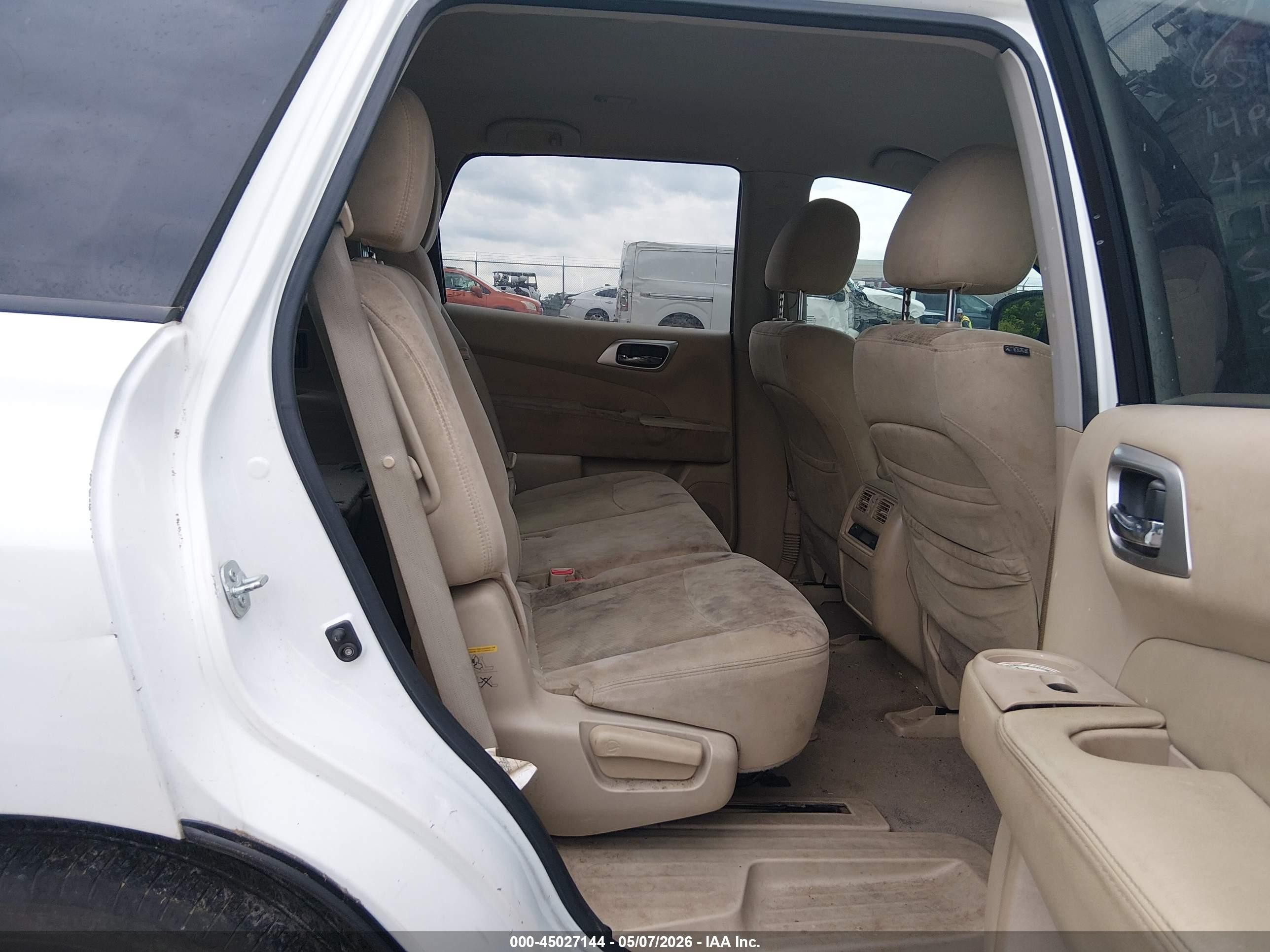 2014 Nissan Pathfinder Sv White vin: 5N1AR2MN1EC651151