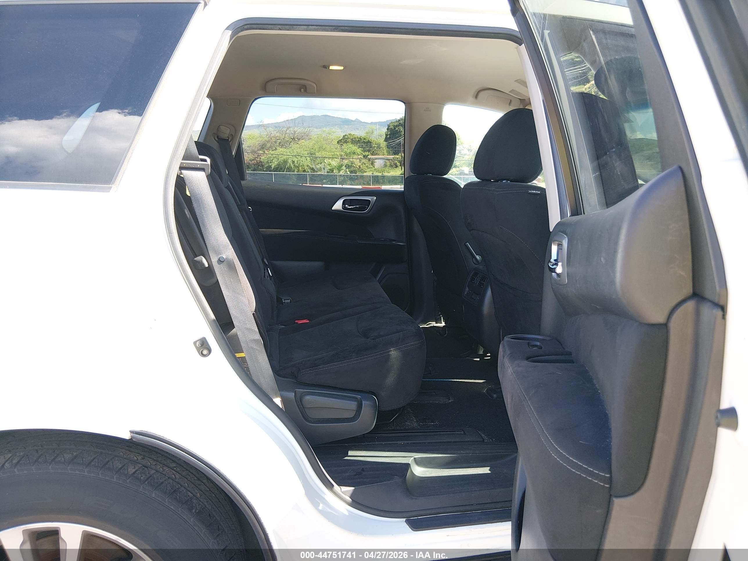 2014 Nissan Pathfinder Sv White vin: 5N1AR2MN1EC681248