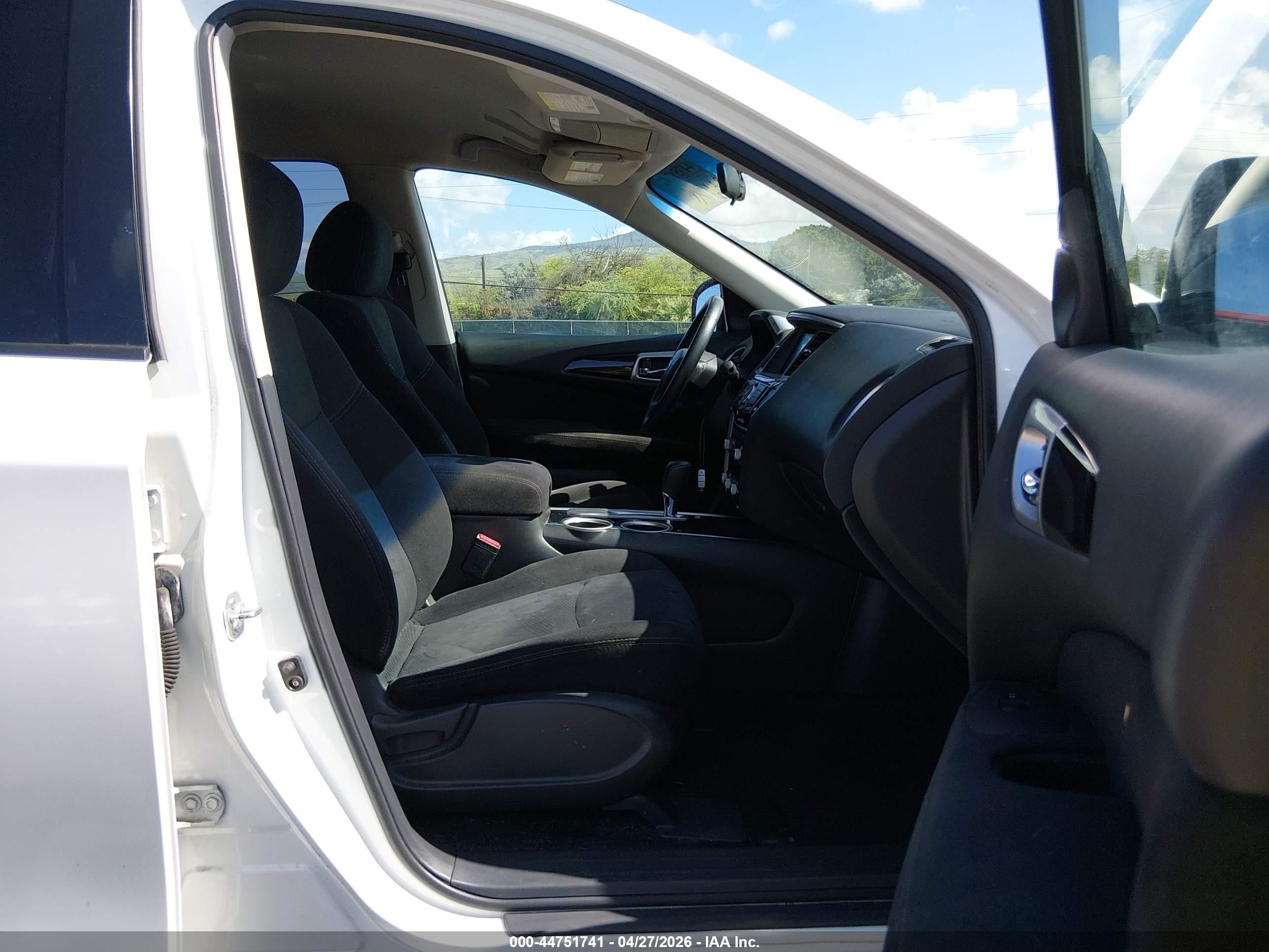 2014 Nissan Pathfinder Sv White vin: 5N1AR2MN1EC681248