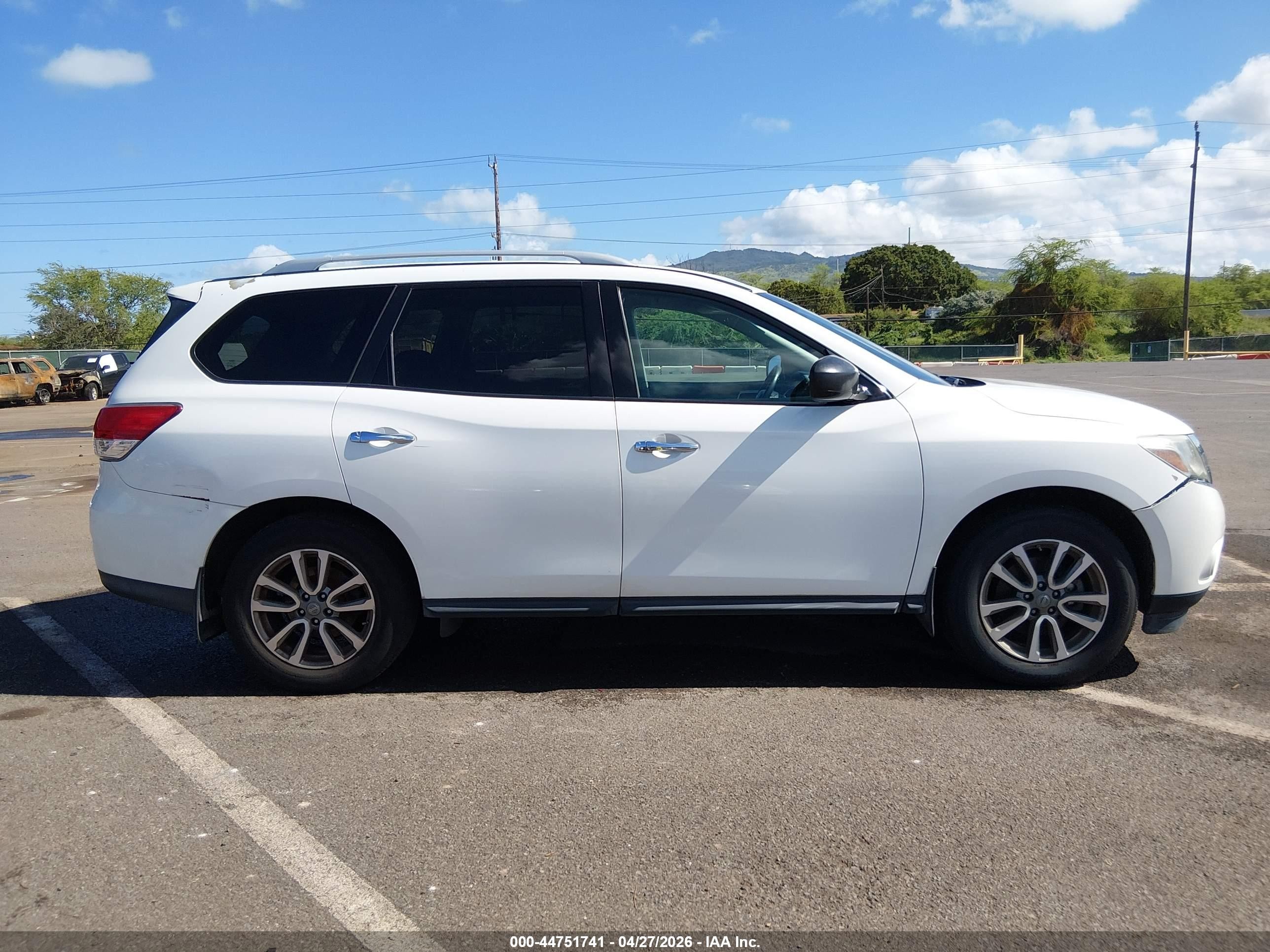 2014 Nissan Pathfinder Sv White vin: 5N1AR2MN1EC681248