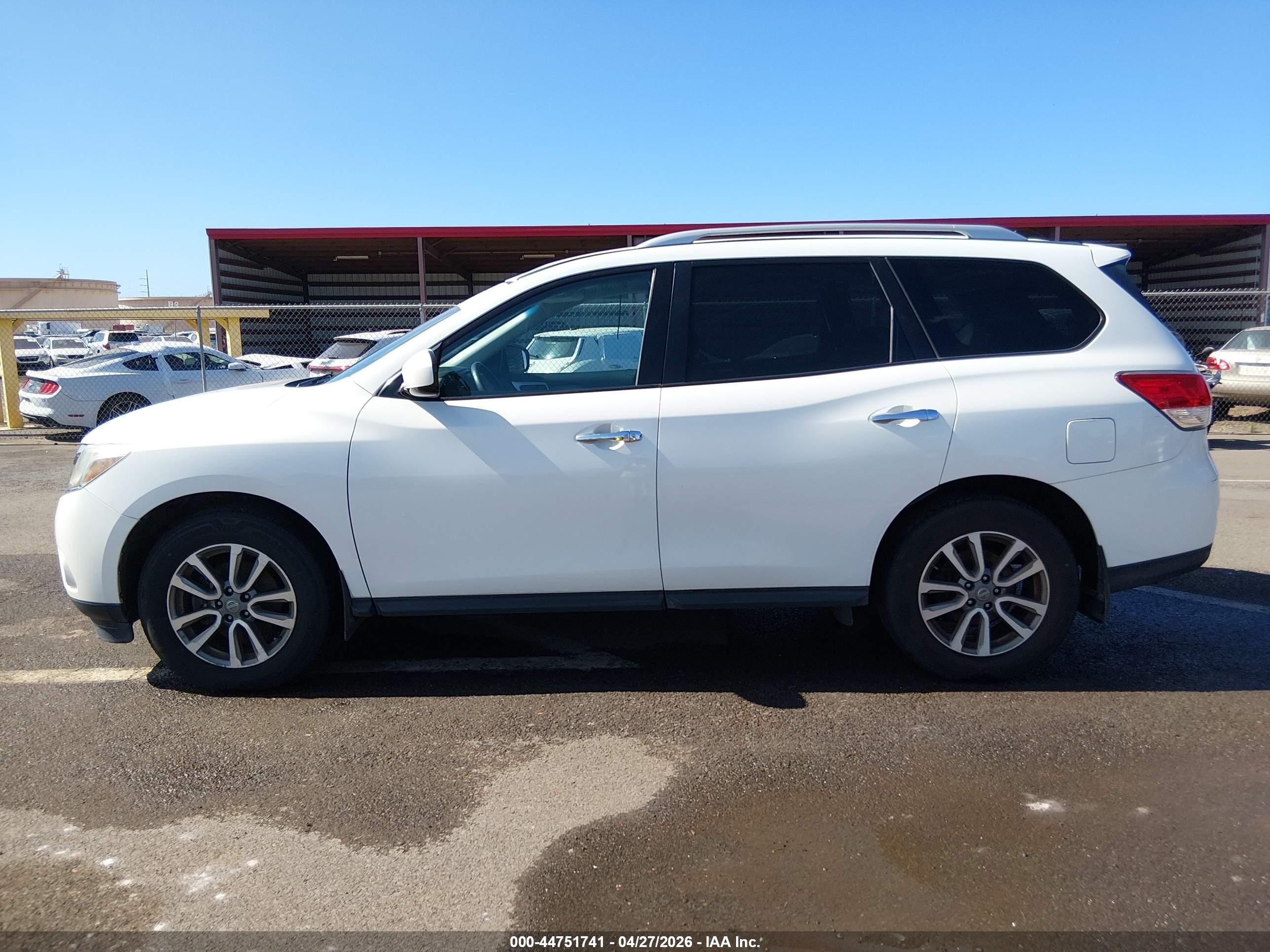 2014 Nissan Pathfinder Sv White vin: 5N1AR2MN1EC681248