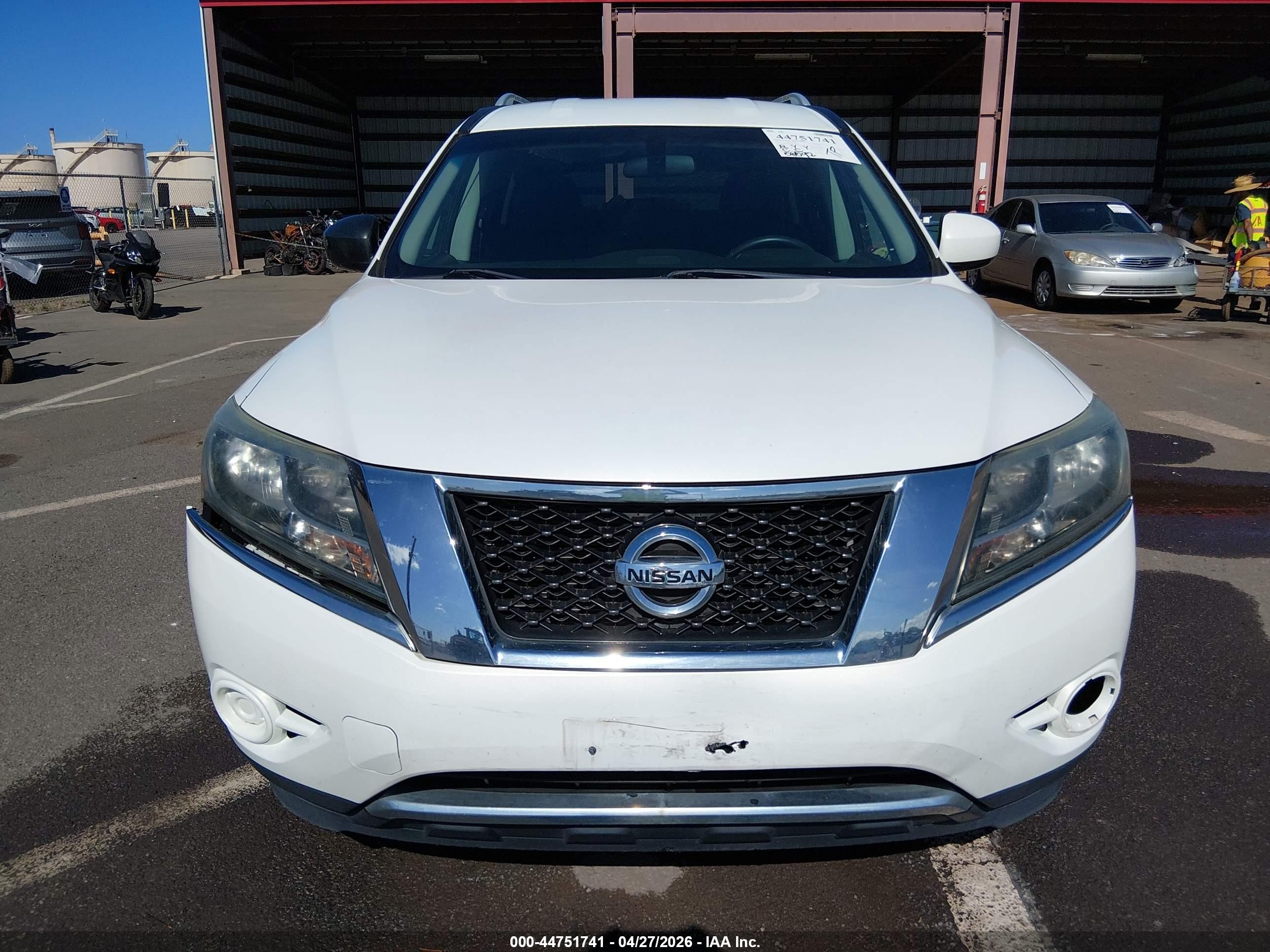 2014 Nissan Pathfinder Sv White vin: 5N1AR2MN1EC681248