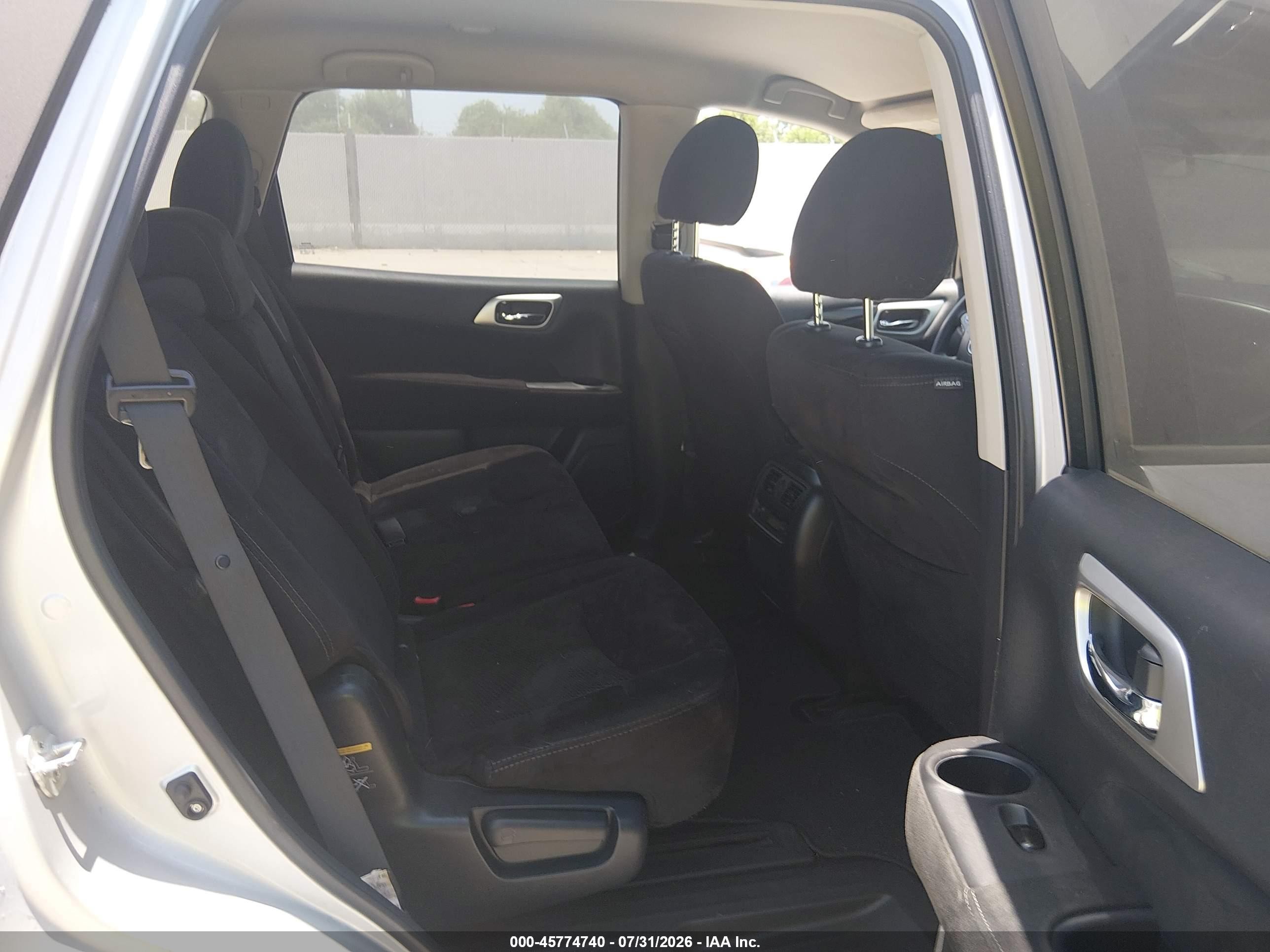 2014 Nissan Pathfinder S Серебряный vin: 5N1AR2MN1EC718072