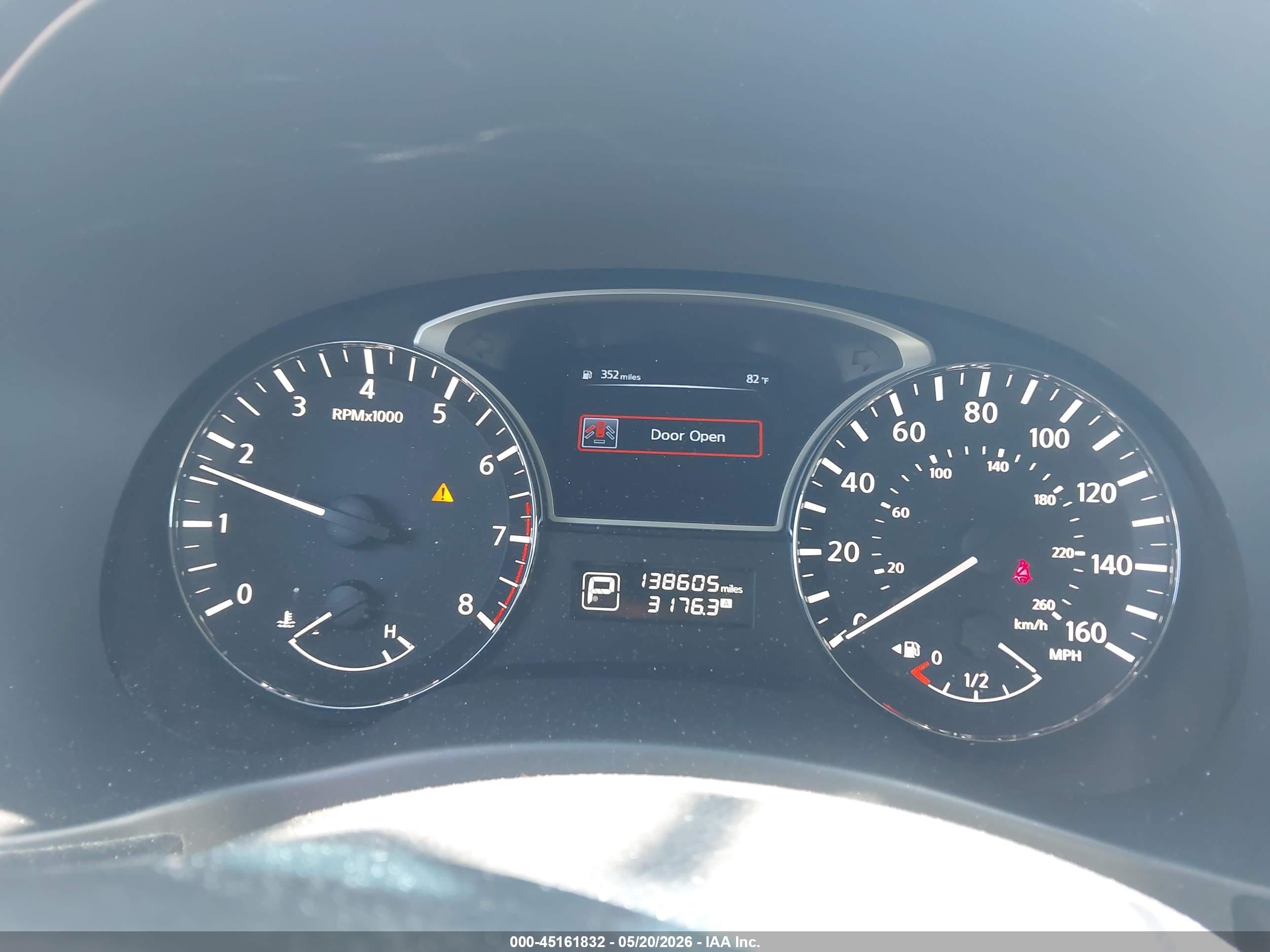 2014 Nissan Pathfinder S Silver vin: 5N1AR2MN1EC723174