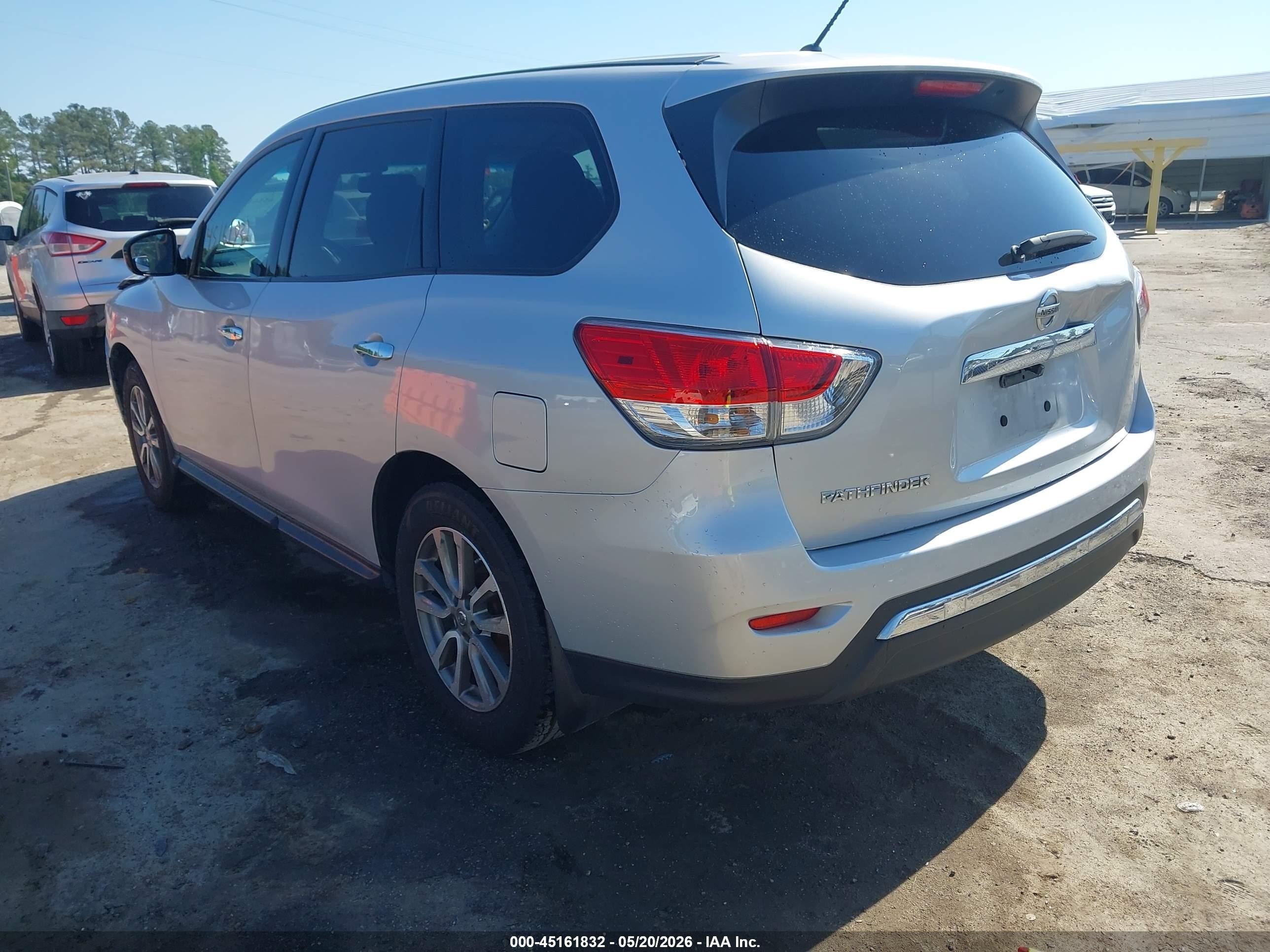 2014 Nissan Pathfinder S Silver vin: 5N1AR2MN1EC723174