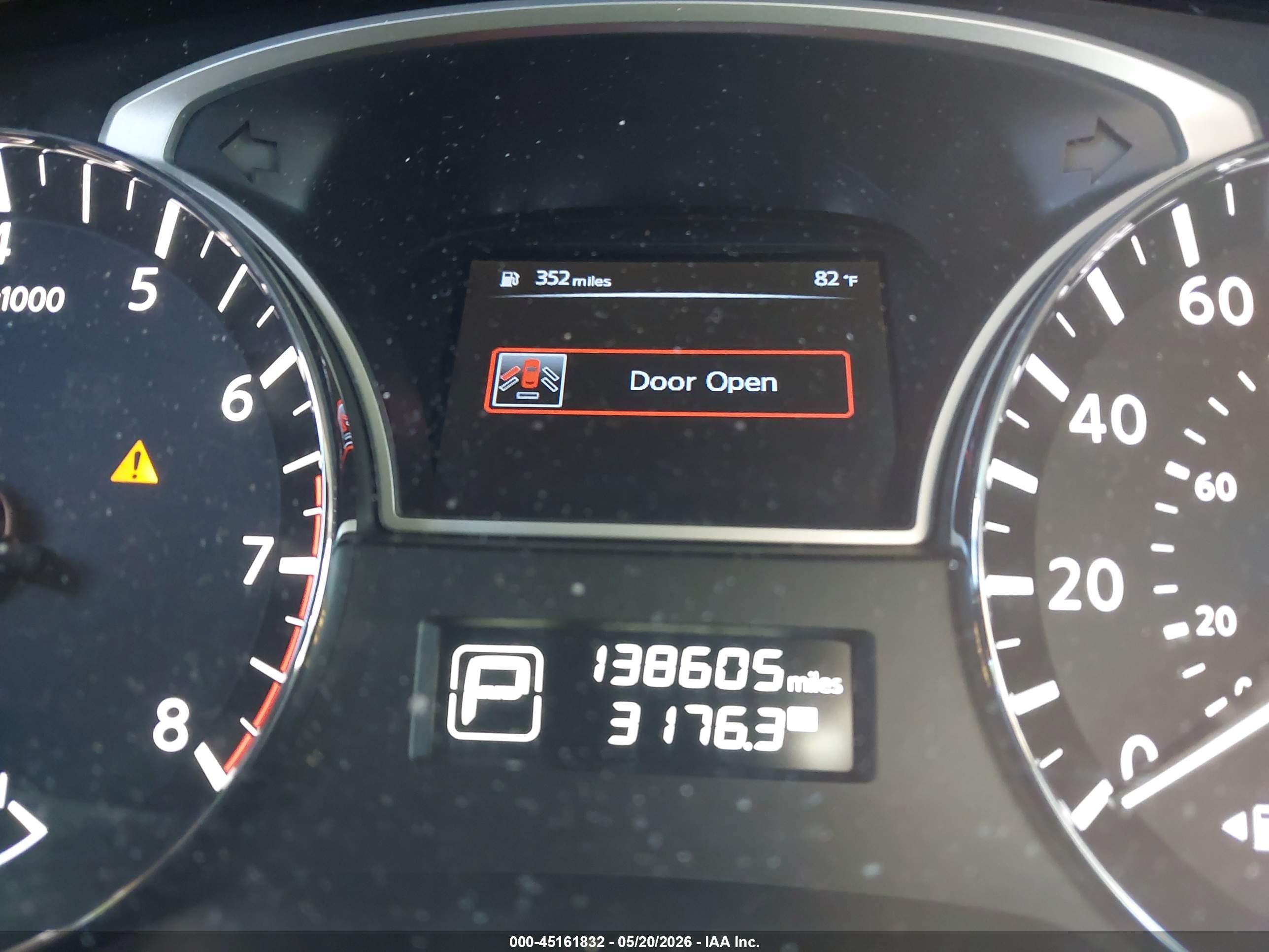 2014 Nissan Pathfinder S Silver vin: 5N1AR2MN1EC723174