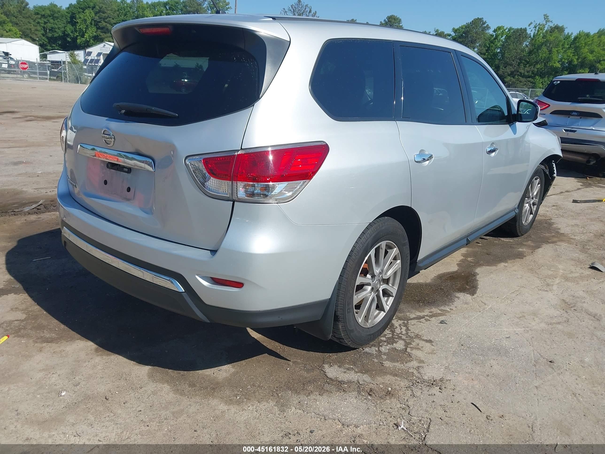 2014 Nissan Pathfinder S Silver vin: 5N1AR2MN1EC723174