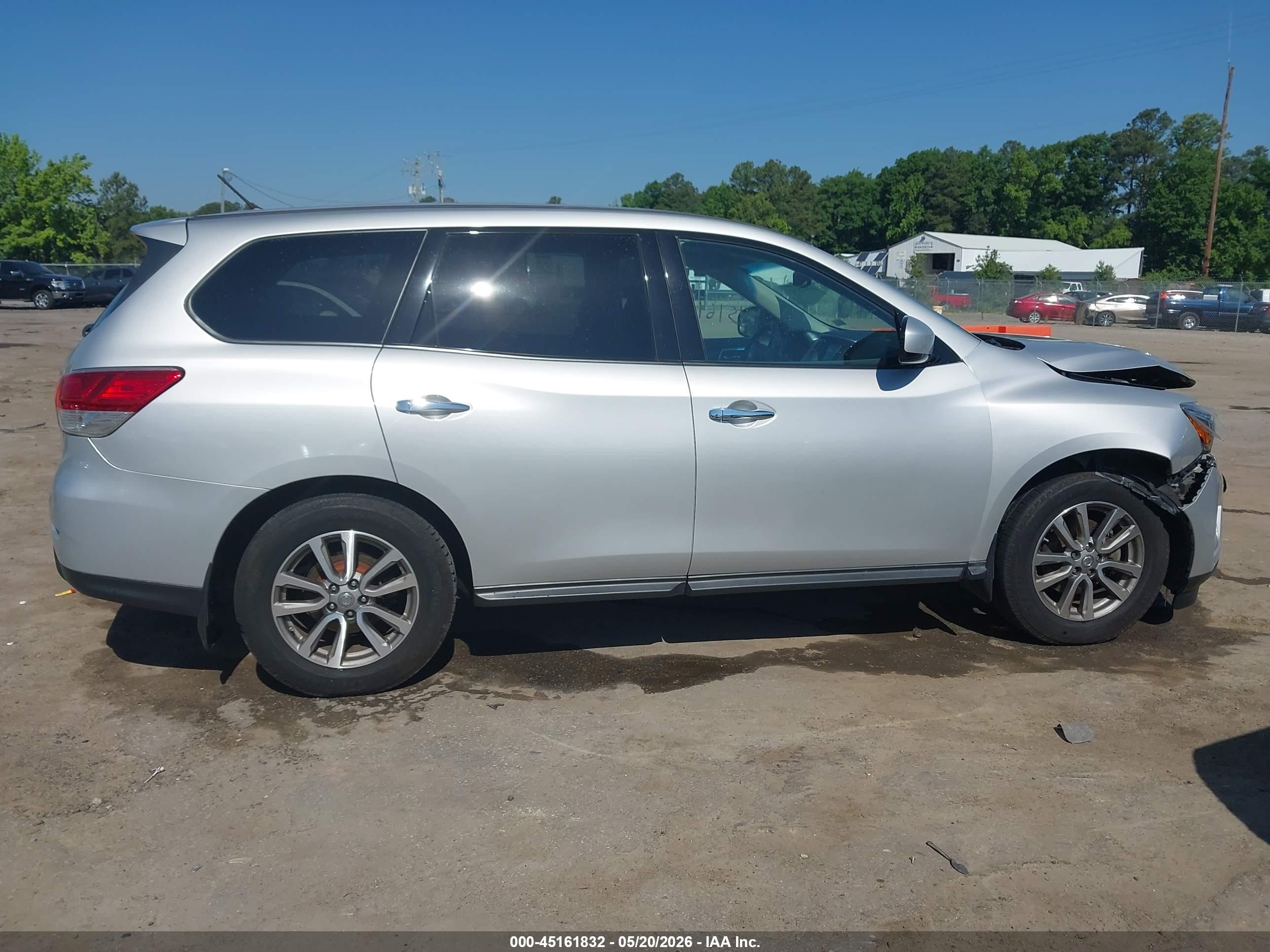 2014 Nissan Pathfinder S Silver vin: 5N1AR2MN1EC723174