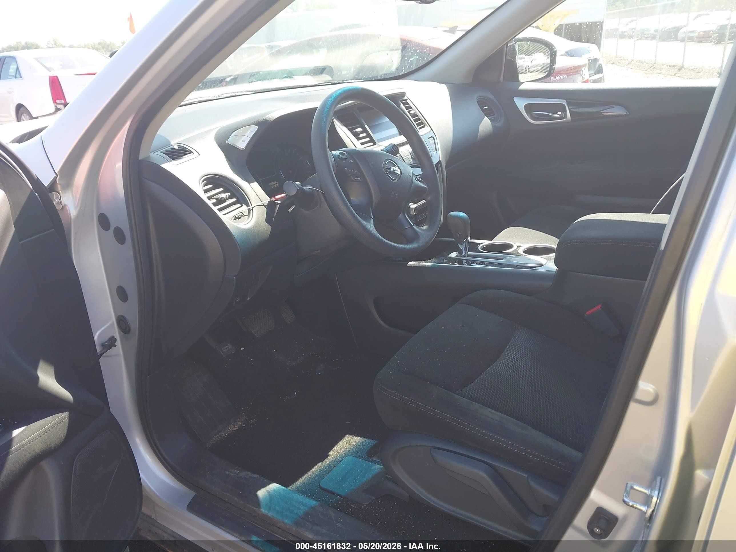 2014 Nissan Pathfinder S Silver vin: 5N1AR2MN1EC723174