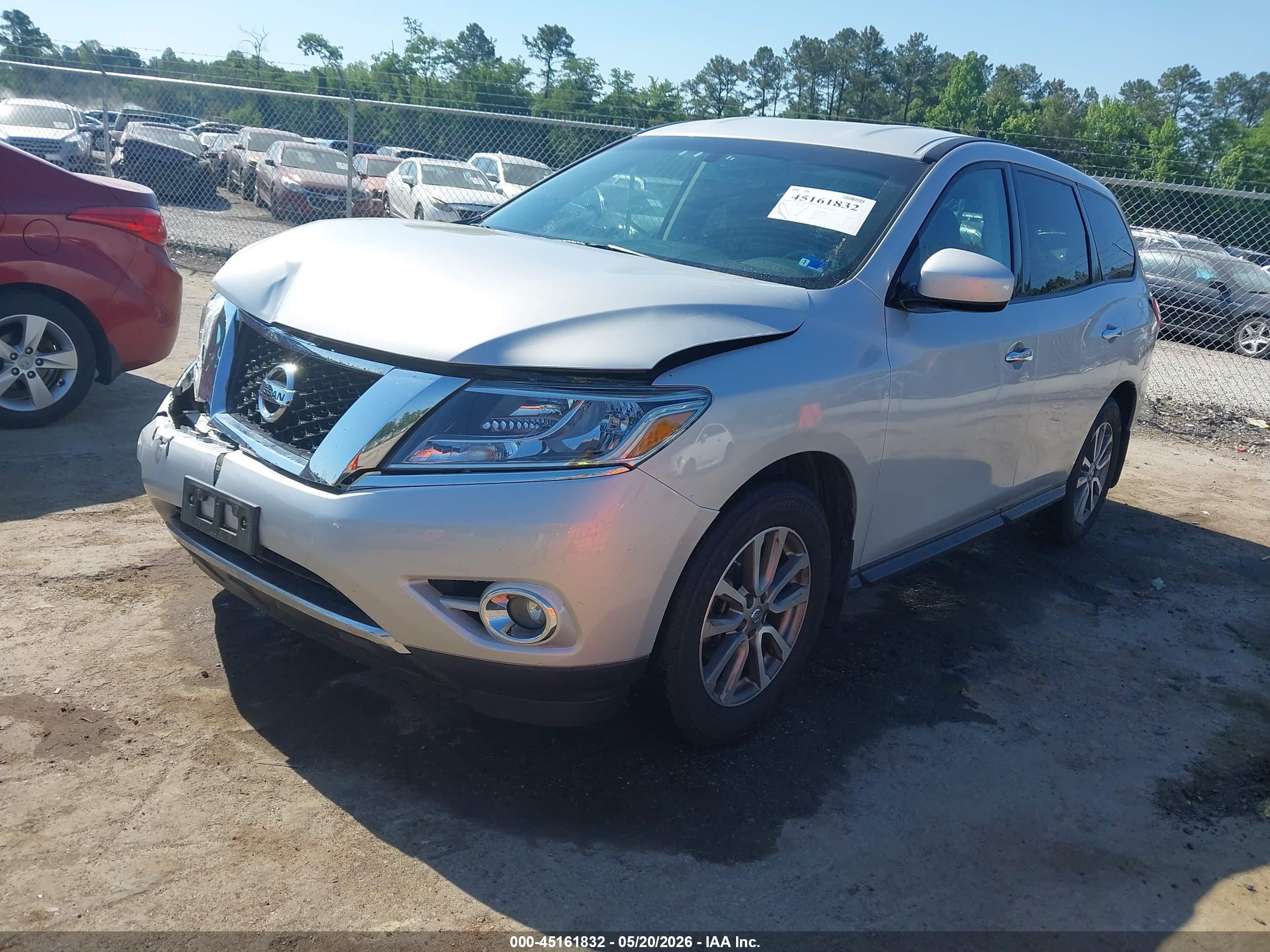 2014 Nissan Pathfinder S Silver vin: 5N1AR2MN1EC723174