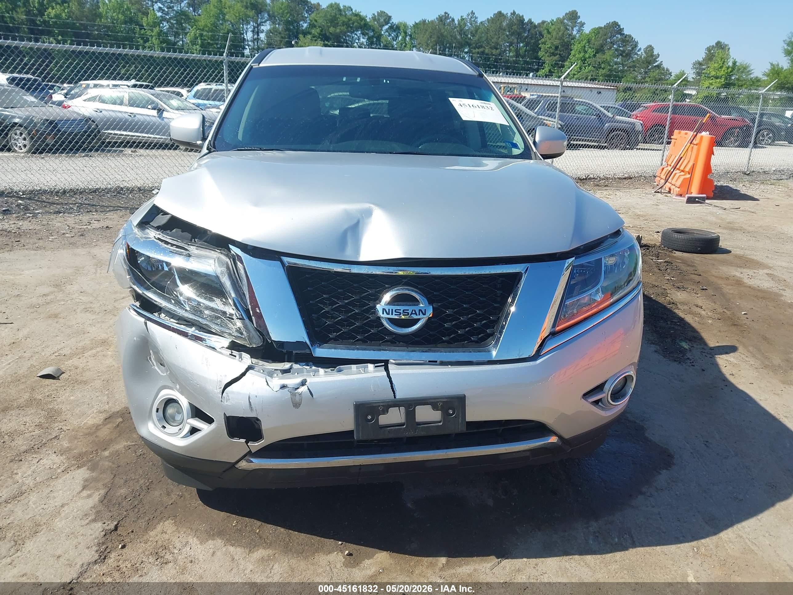 2014 Nissan Pathfinder S Silver vin: 5N1AR2MN1EC723174
