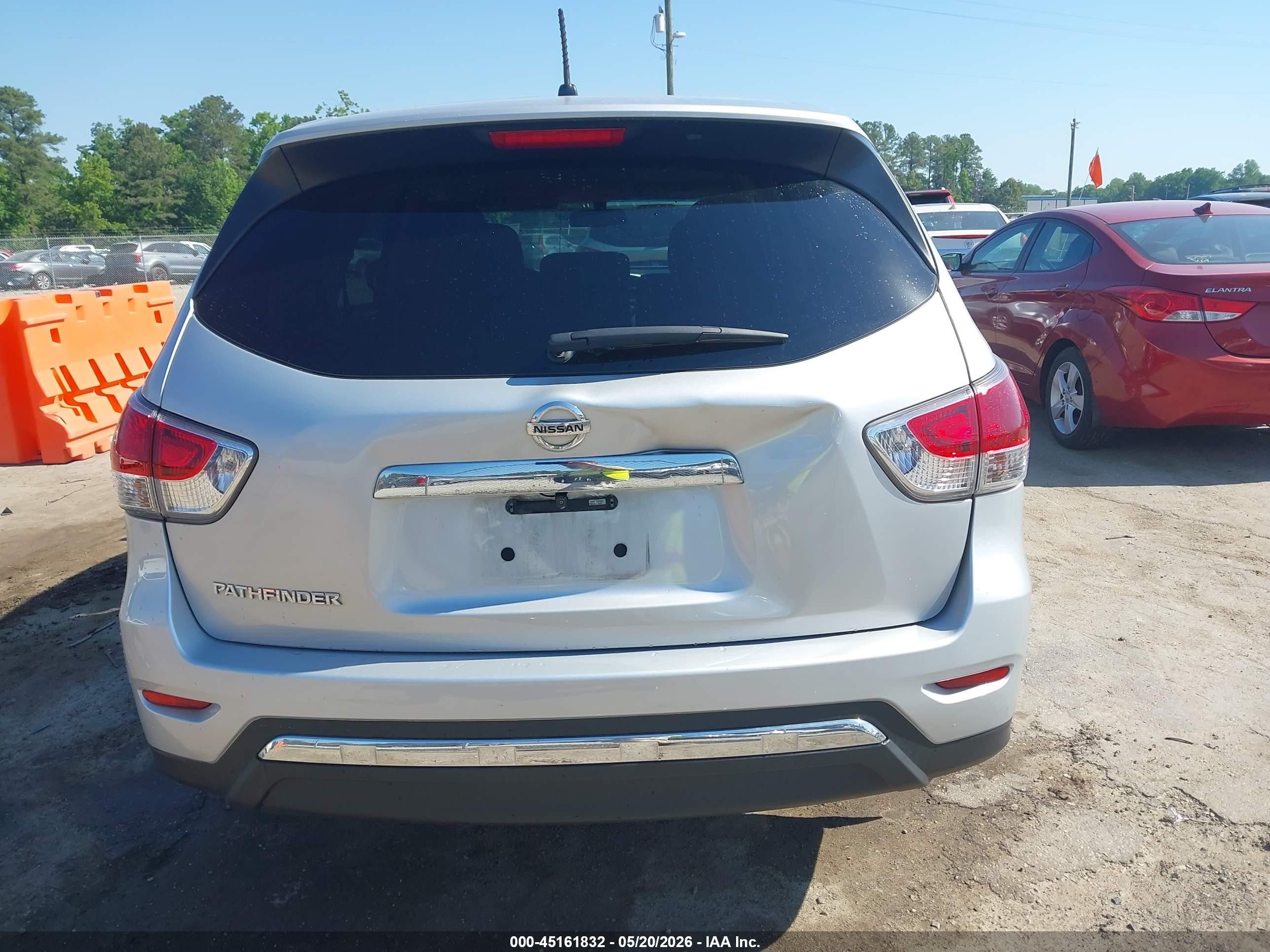 2014 Nissan Pathfinder S Silver vin: 5N1AR2MN1EC723174