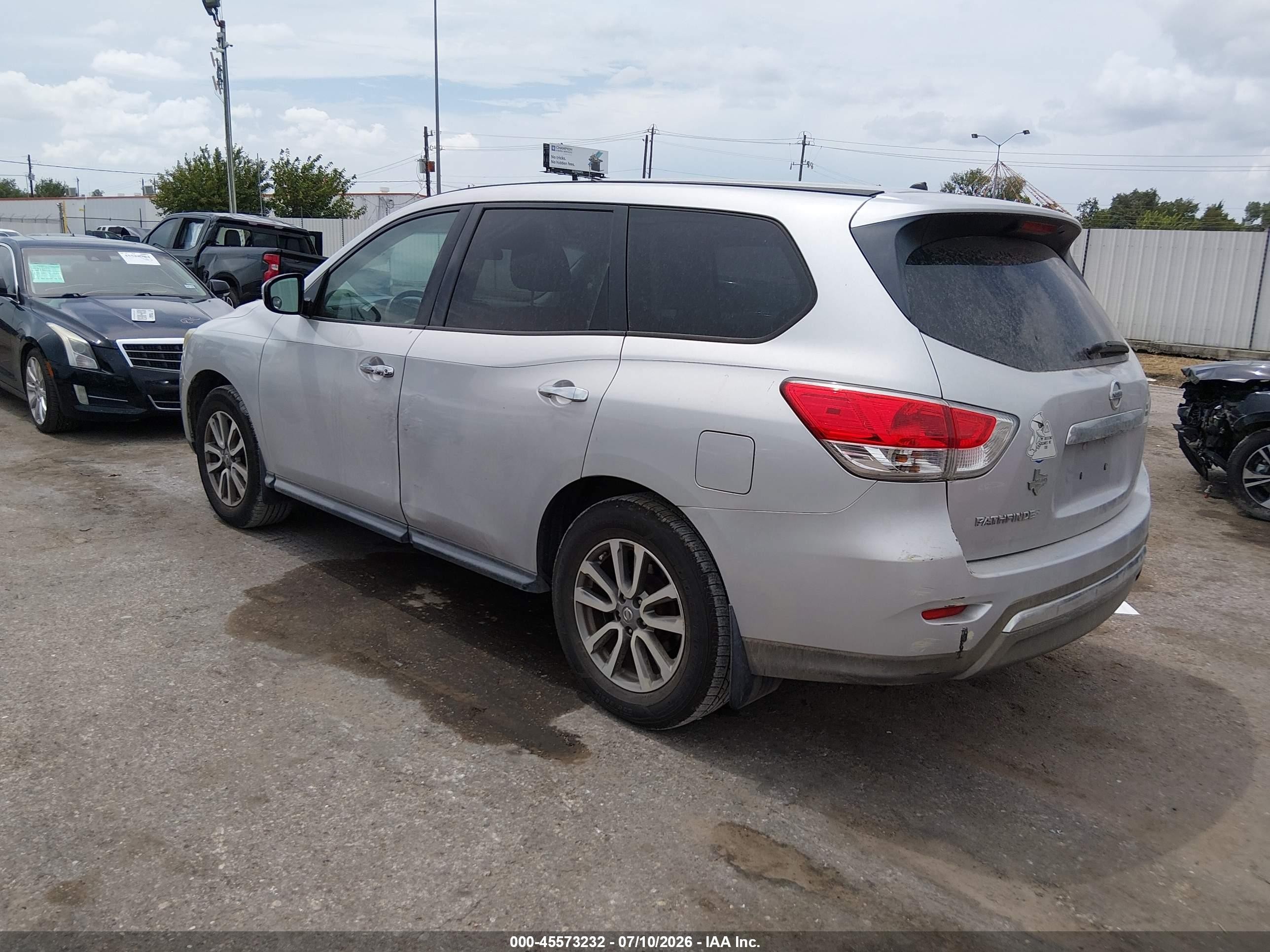 2014 Nissan Pathfinder S Silver vin: 5N1AR2MN1EC728147
