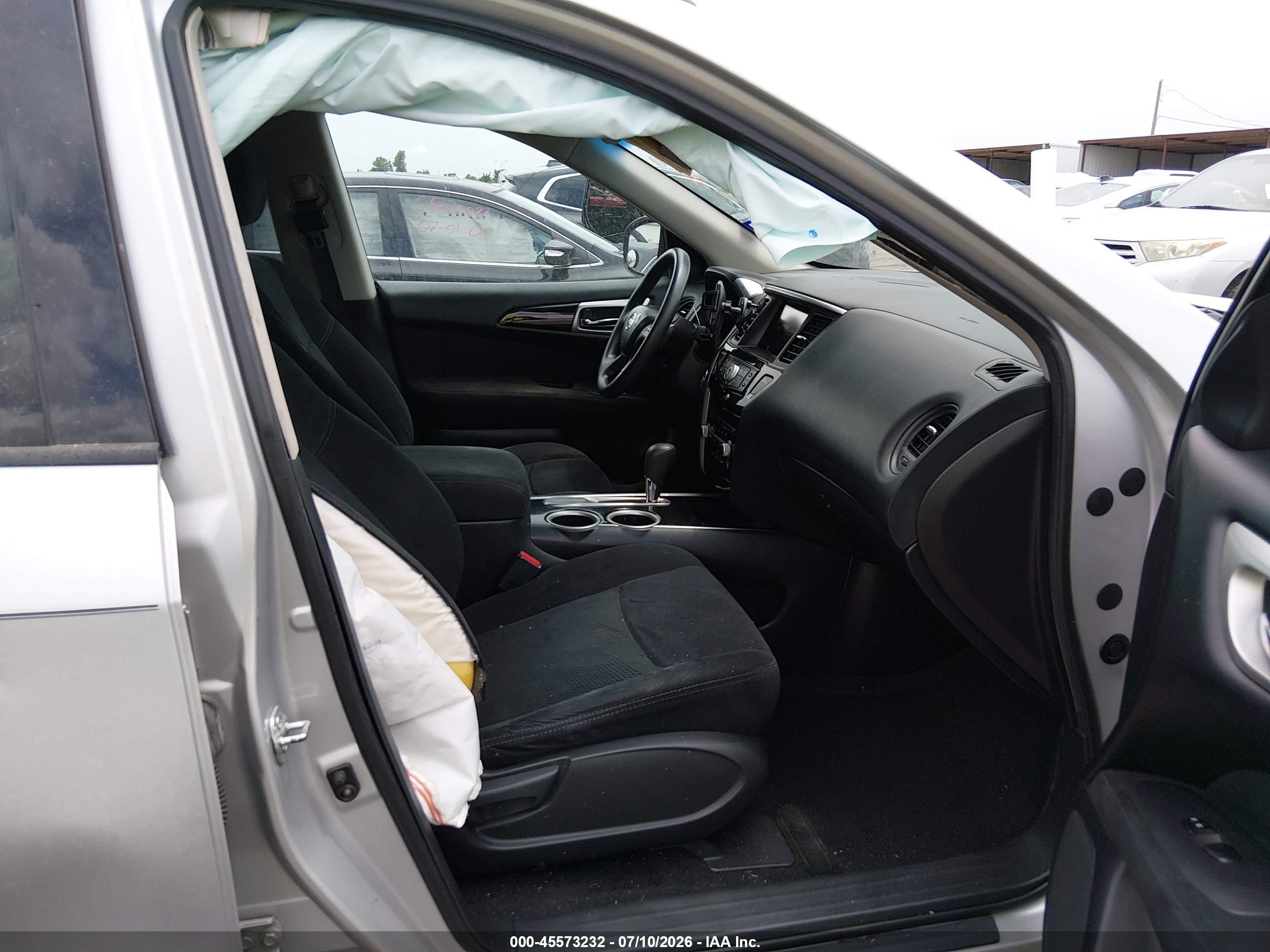 2014 Nissan Pathfinder S Silver vin: 5N1AR2MN1EC728147