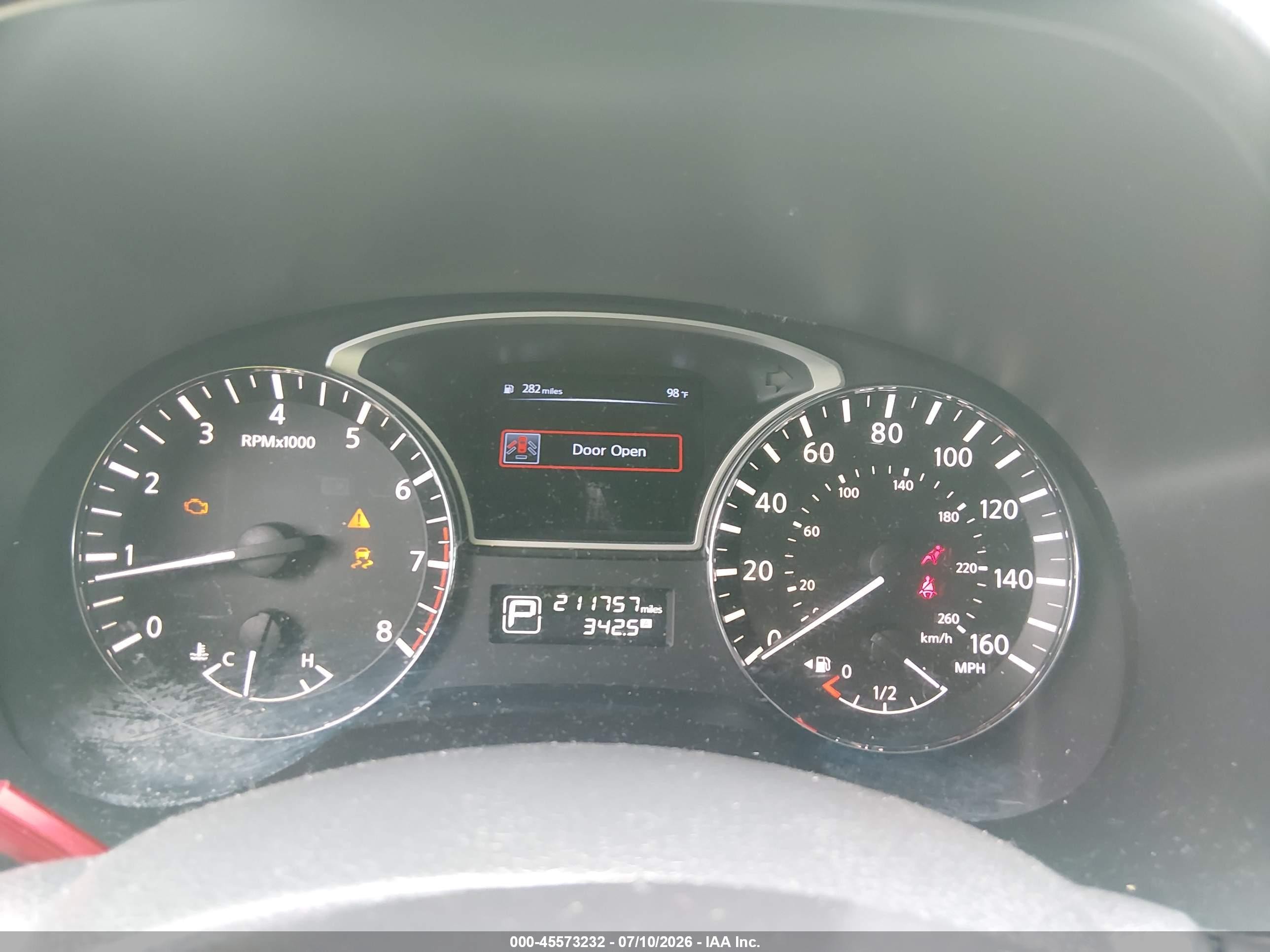 2014 Nissan Pathfinder S Silver vin: 5N1AR2MN1EC728147