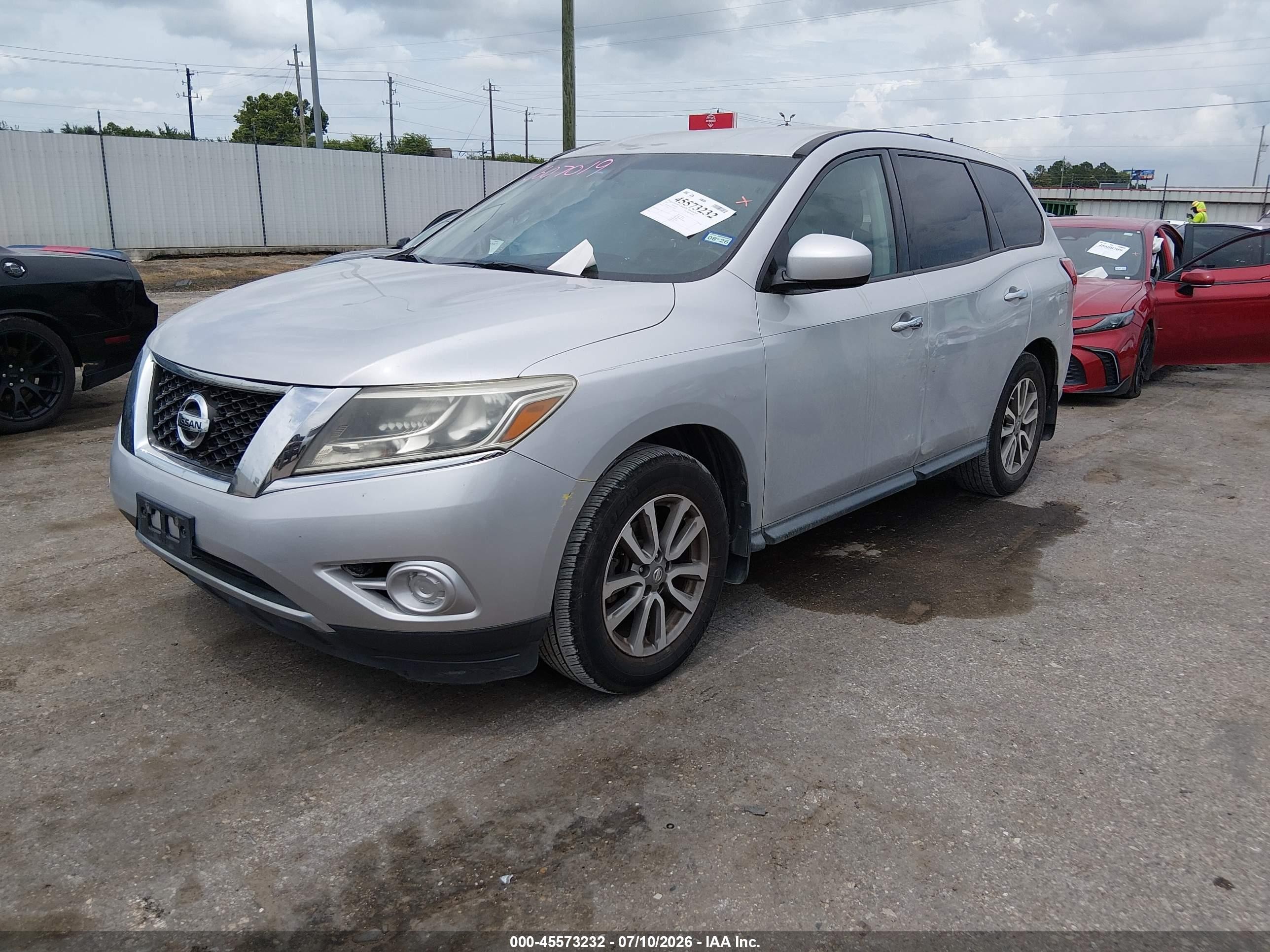 2014 Nissan Pathfinder S Silver vin: 5N1AR2MN1EC728147