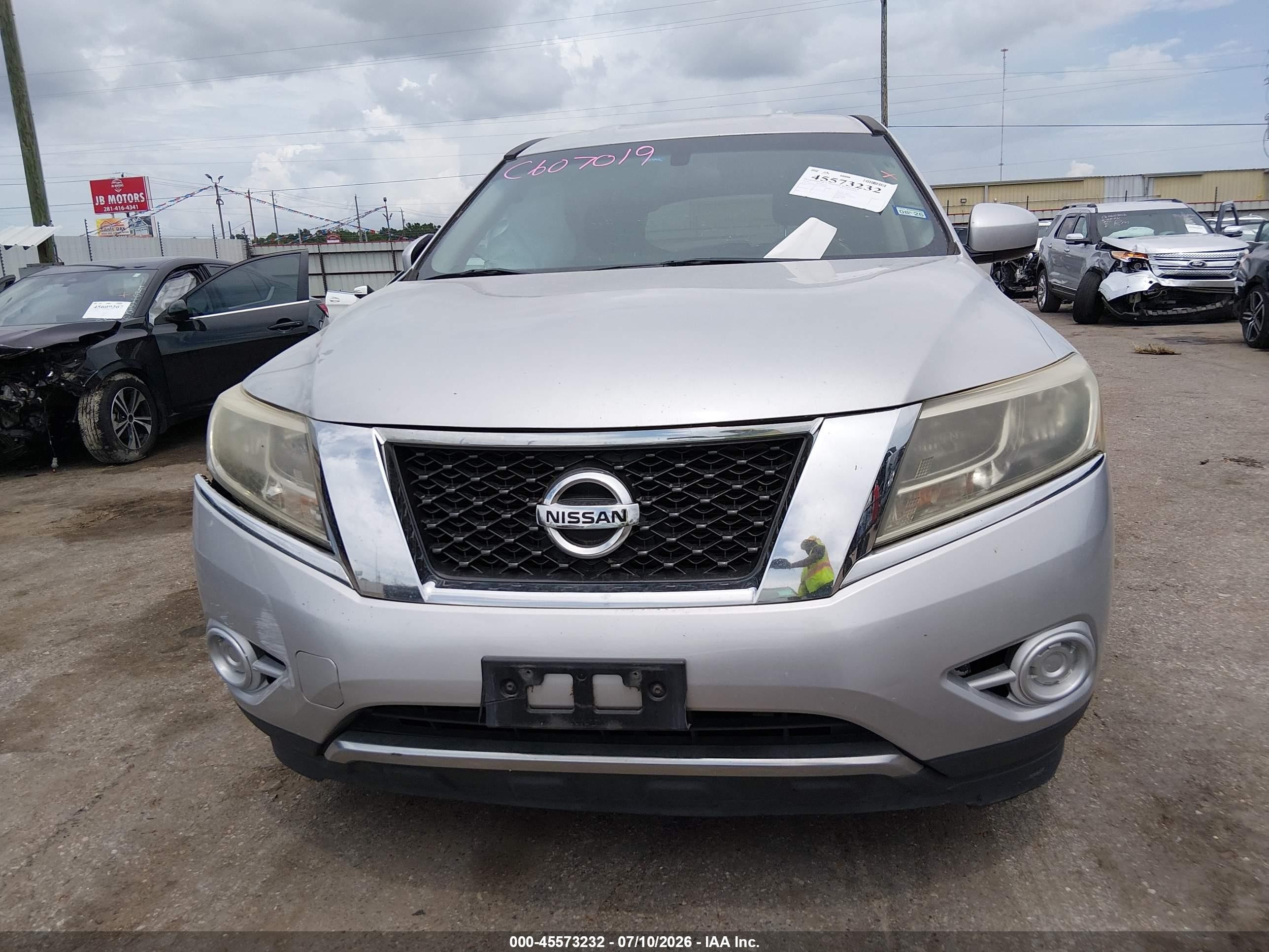 2014 Nissan Pathfinder S Silver vin: 5N1AR2MN1EC728147