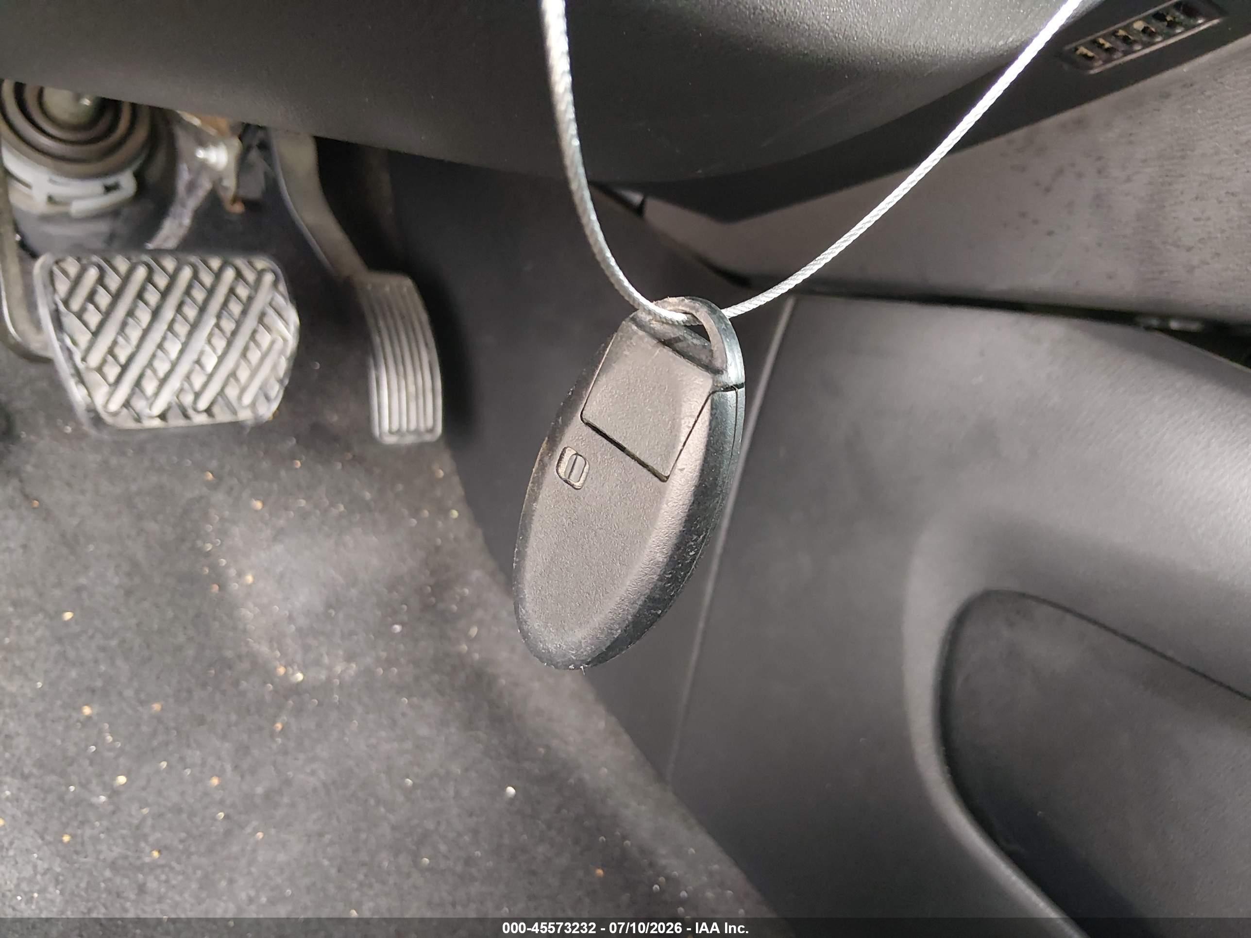 2014 Nissan Pathfinder S Silver vin: 5N1AR2MN1EC728147
