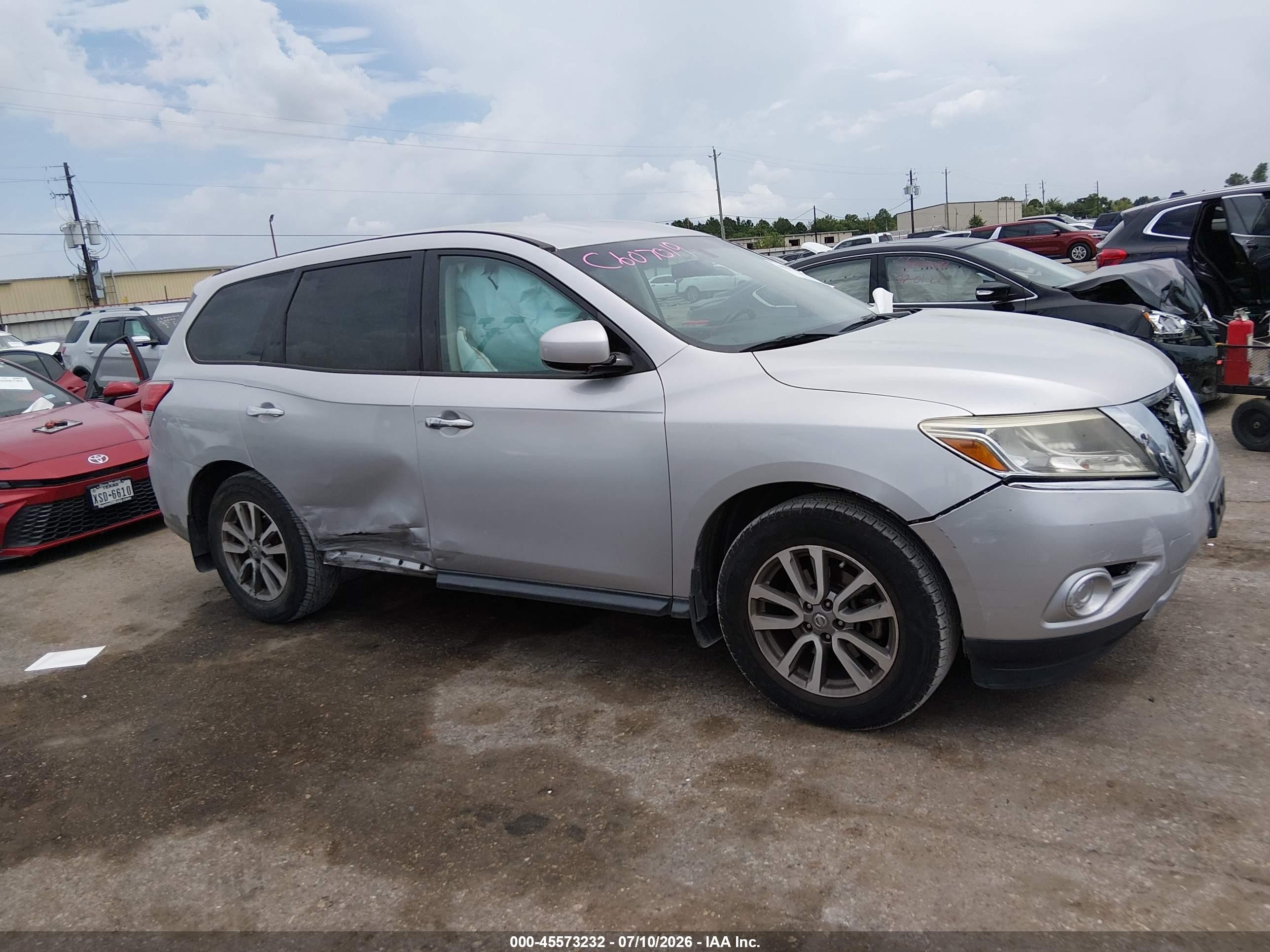 2014 Nissan Pathfinder S Silver vin: 5N1AR2MN1EC728147