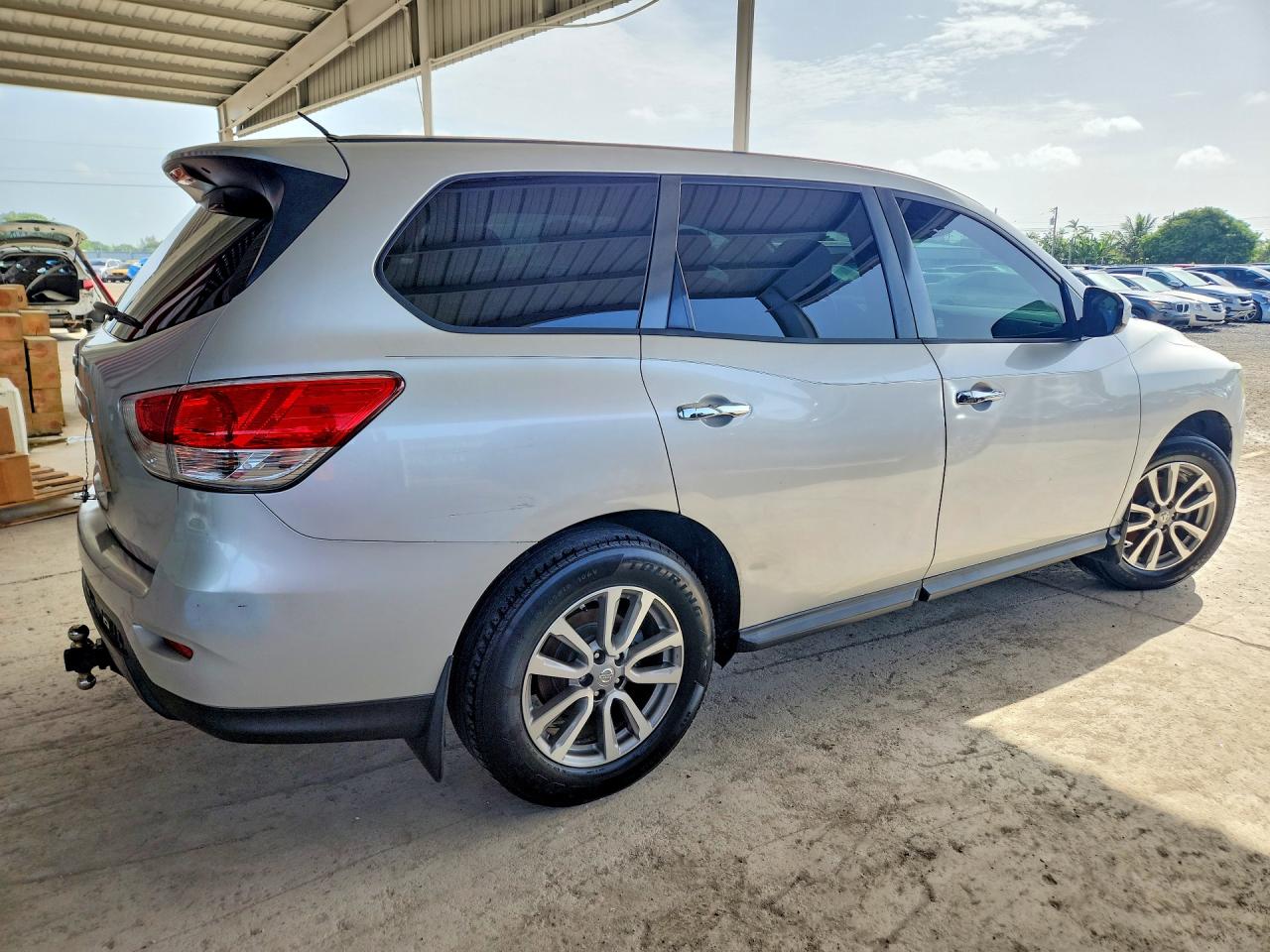 2015 Nissan Pathfinder S Серебряный vin: 5N1AR2MN1FC615400
