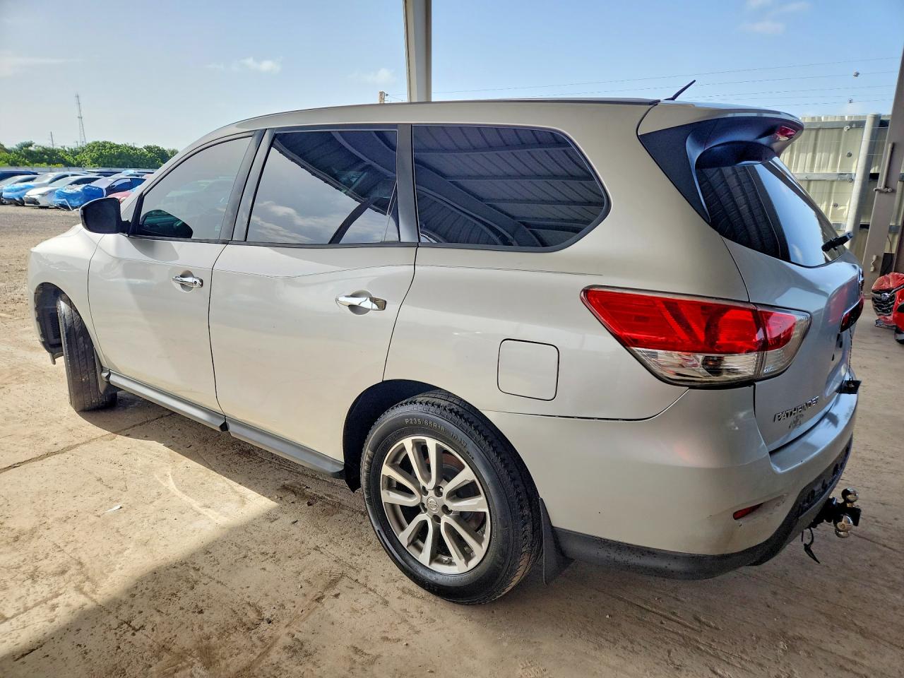 2015 Nissan Pathfinder S Серебряный vin: 5N1AR2MN1FC615400