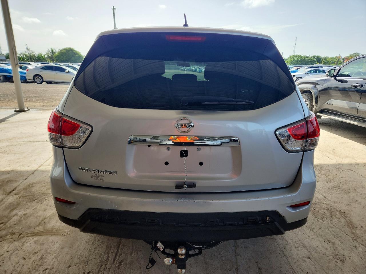 2015 Nissan Pathfinder S Серебряный vin: 5N1AR2MN1FC615400